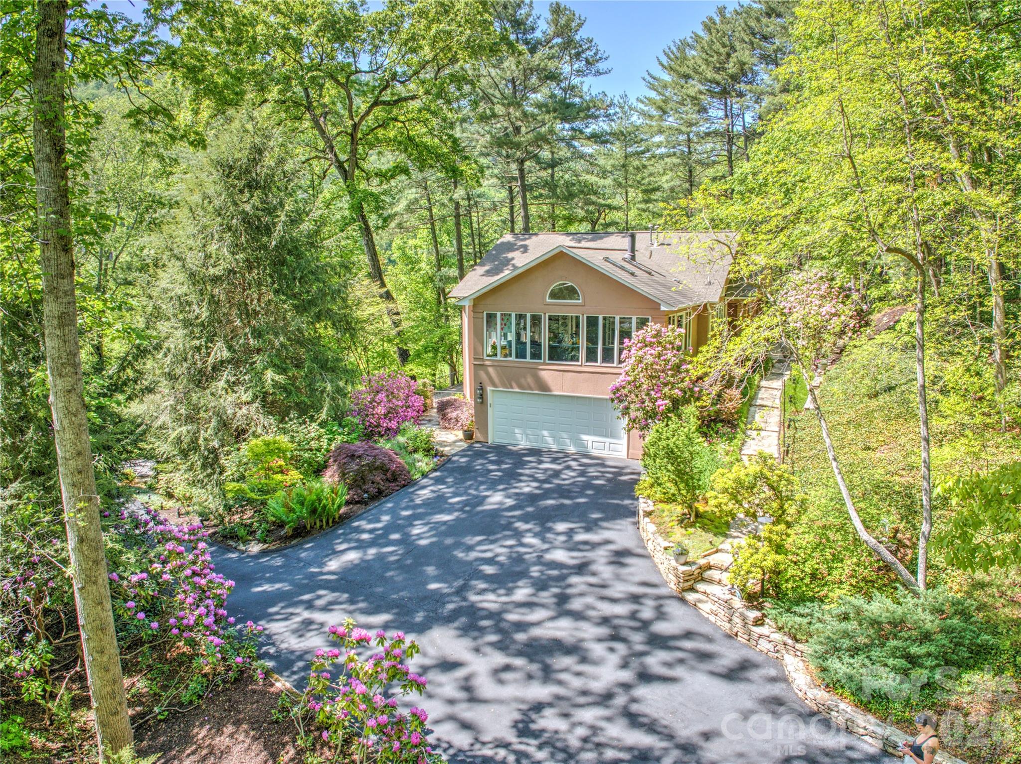 200 Robinhood Road — Asheville