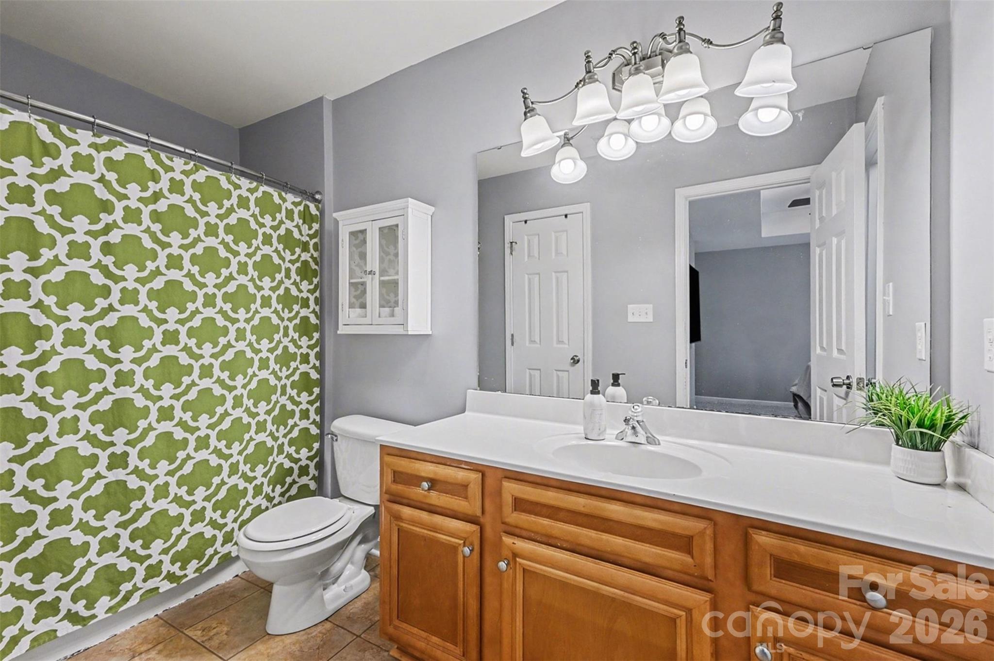 255 19th Avenue SE — Hickory