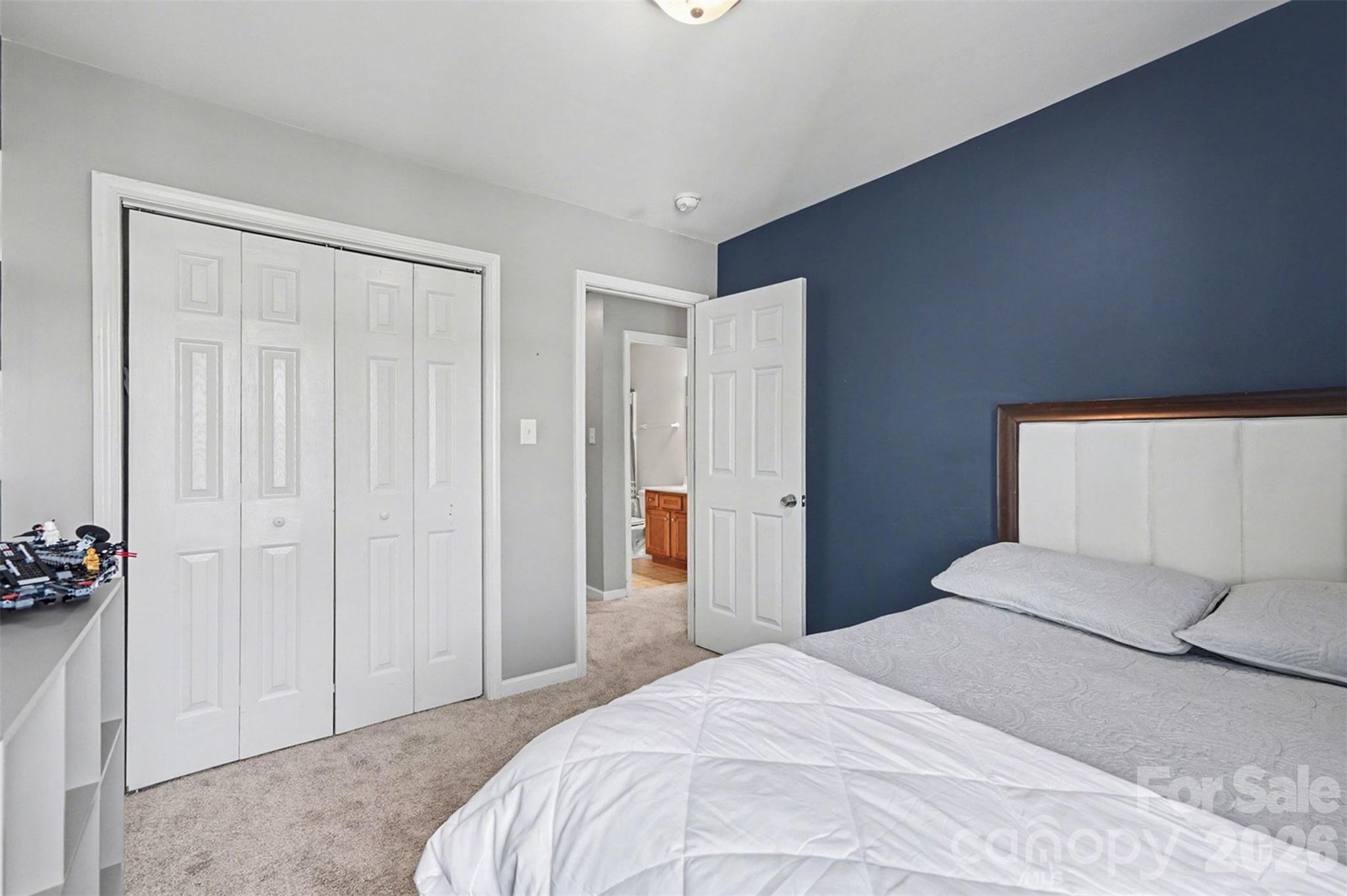 255 19th Avenue SE — Hickory