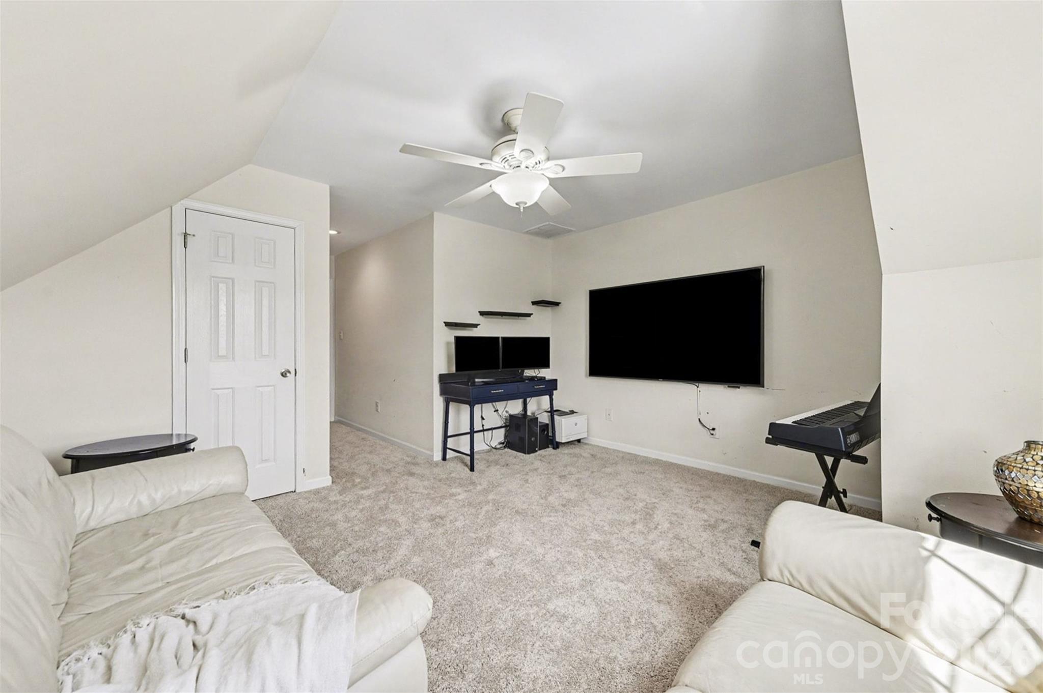 255 19th Avenue SE — Hickory