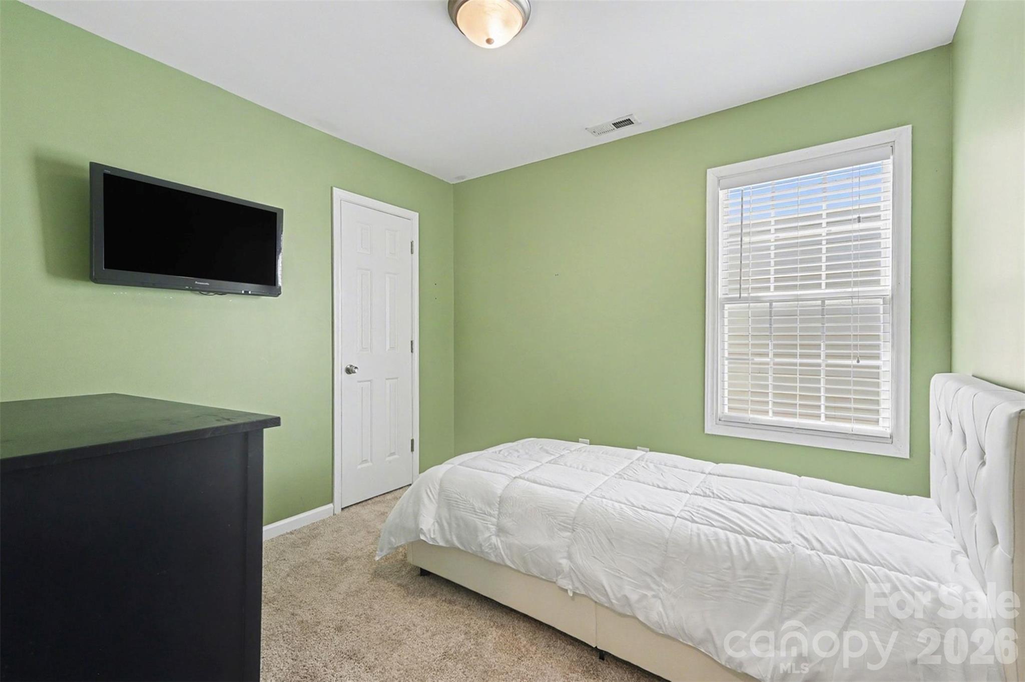 255 19th Avenue SE — Hickory