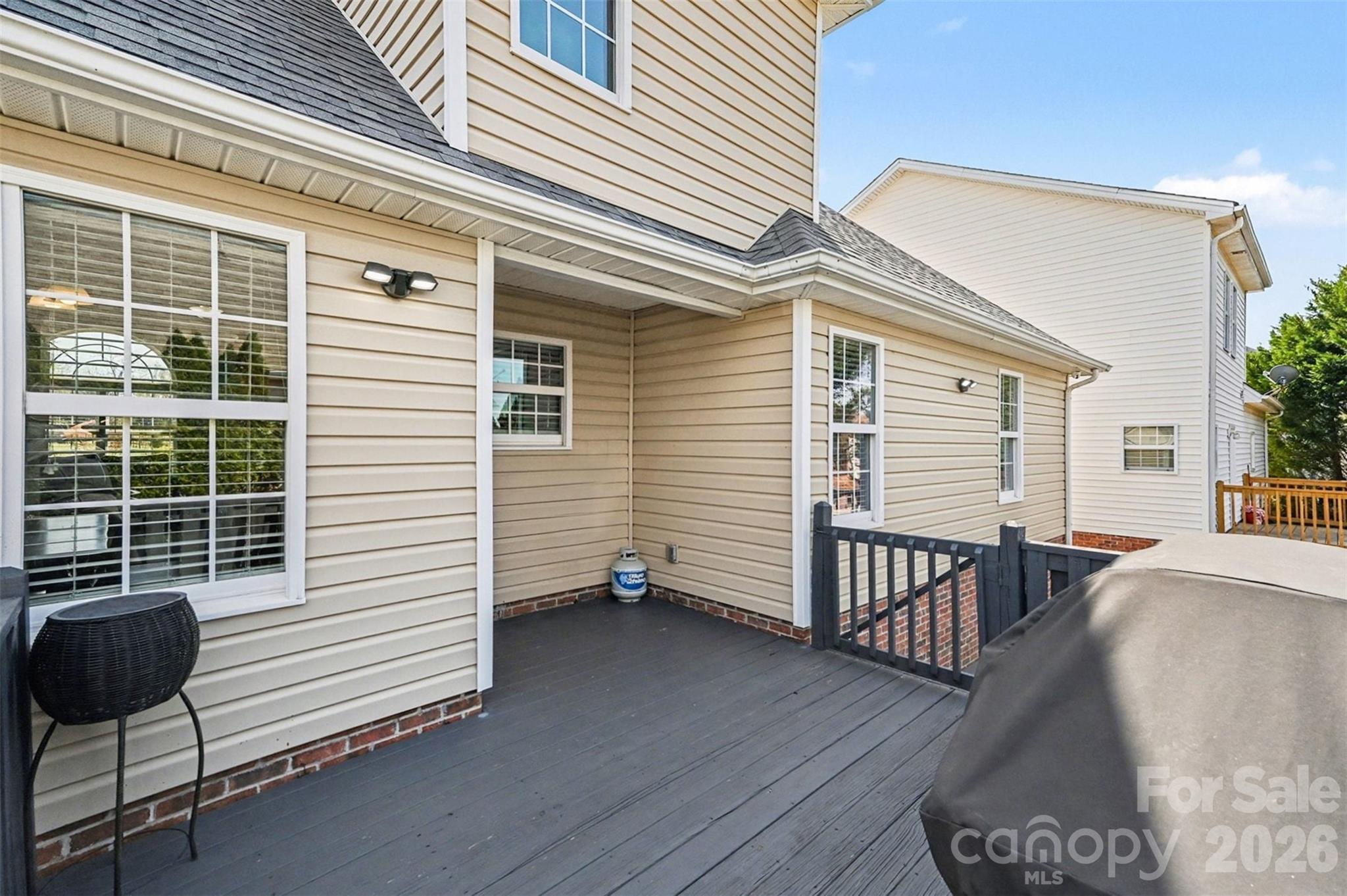 255 19th Avenue SE — Hickory