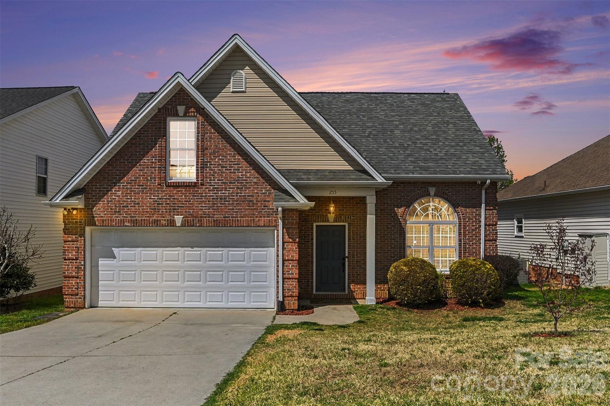 255 19th Avenue SE — Hickory