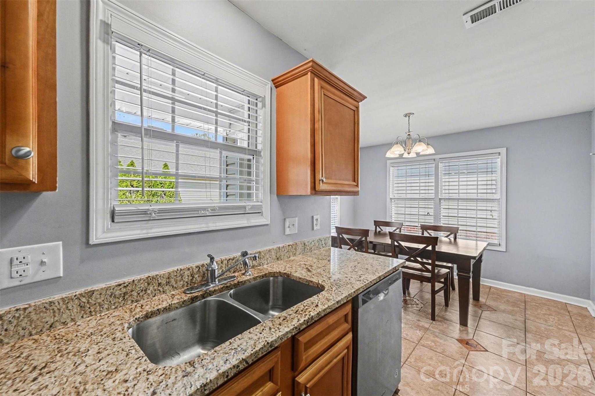 255 19th Avenue SE — Hickory