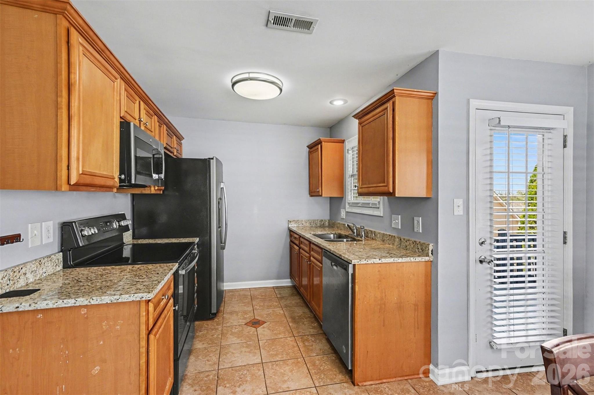 255 19th Avenue SE — Hickory