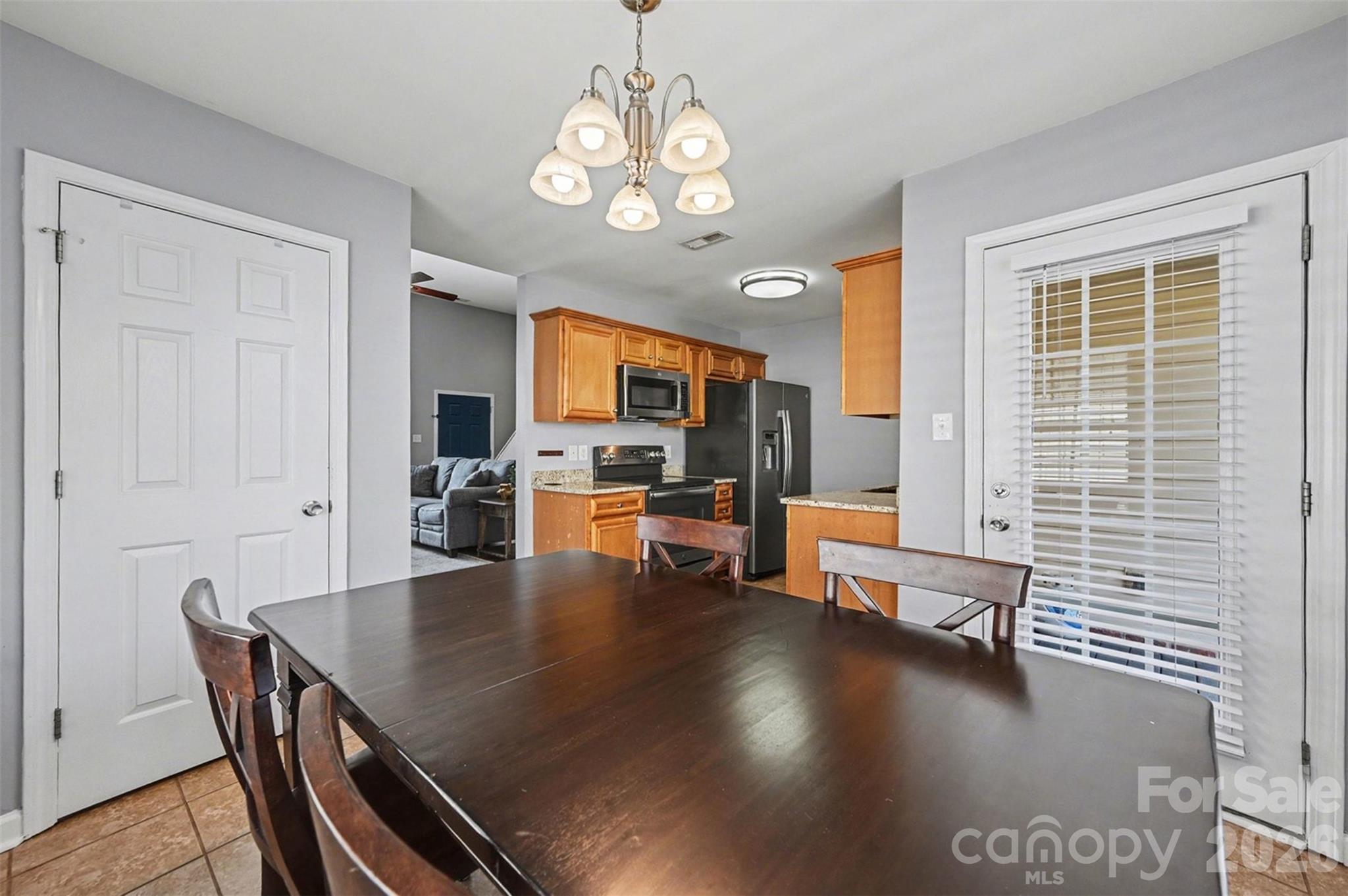255 19th Avenue SE — Hickory