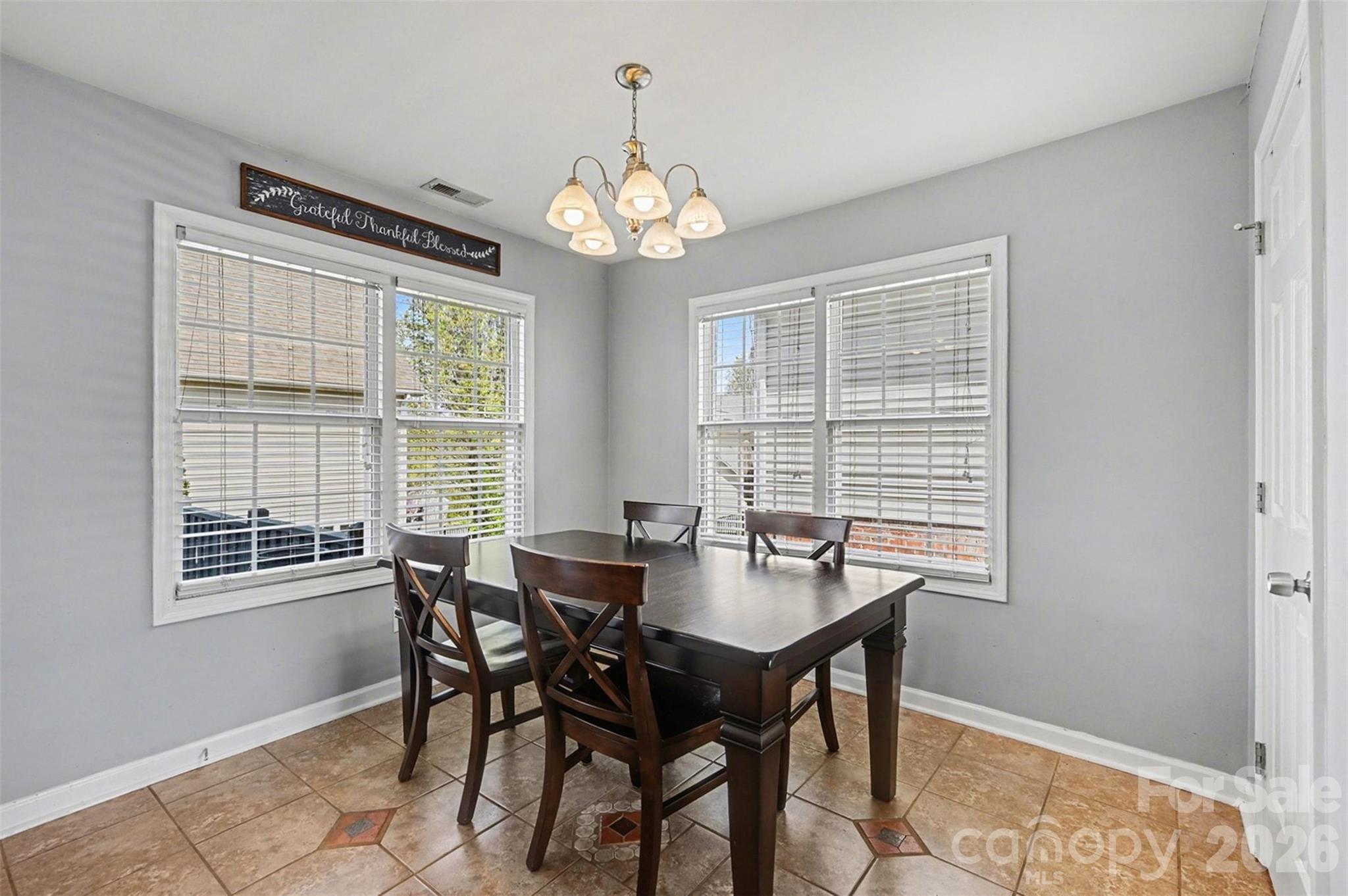 255 19th Avenue SE — Hickory