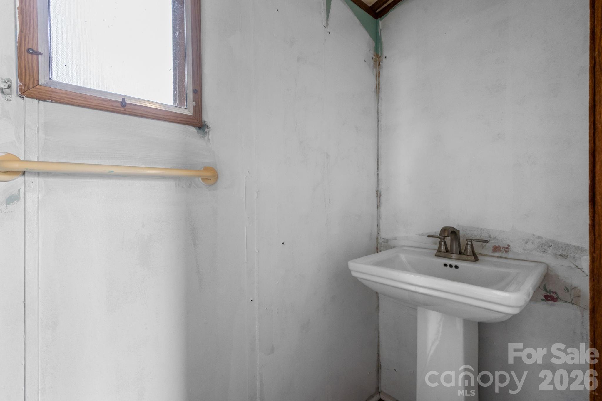 5624 R & R Farm Road — Connelly Springs