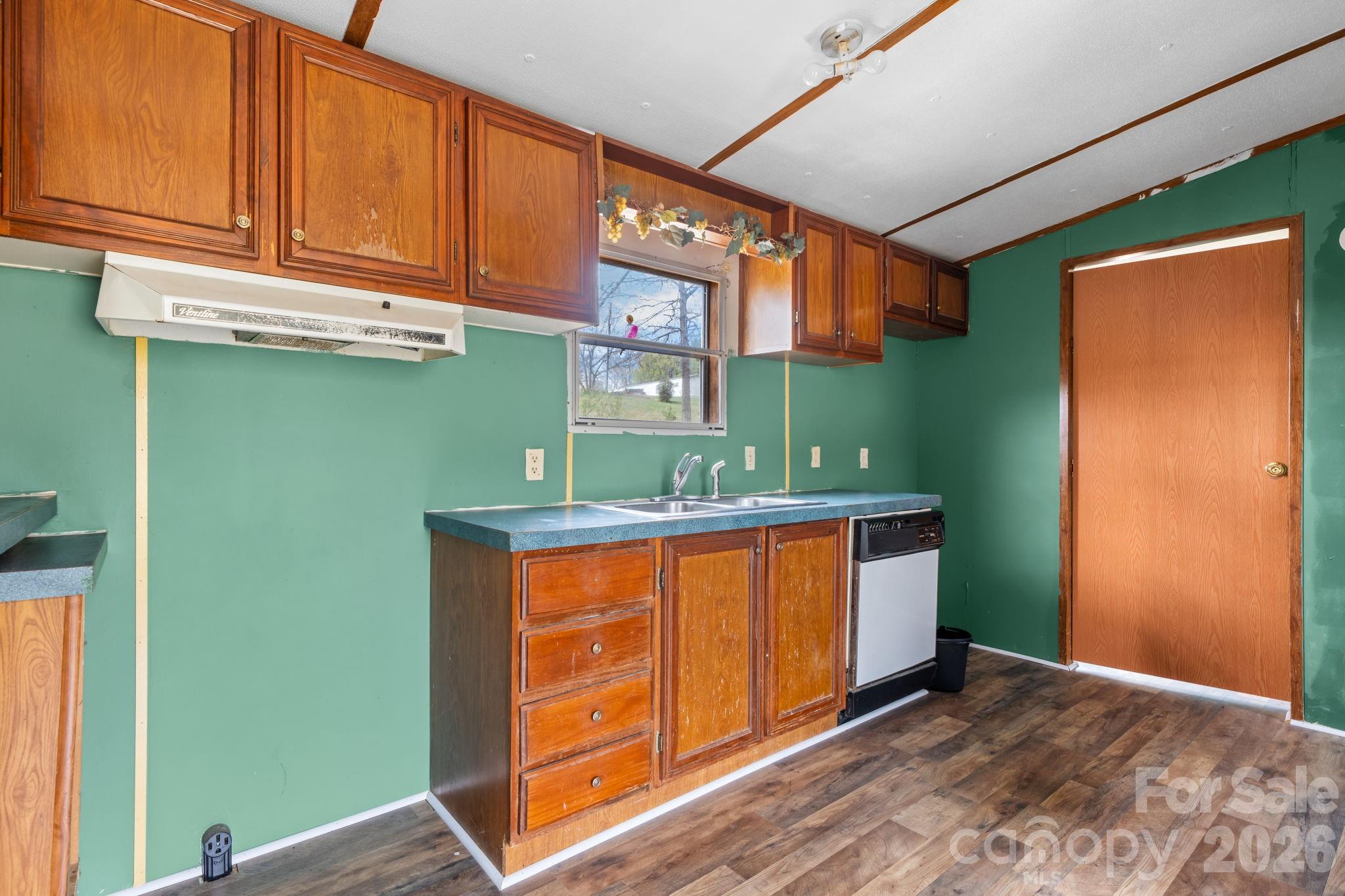 5624 R & R Farm Road — Connelly Springs