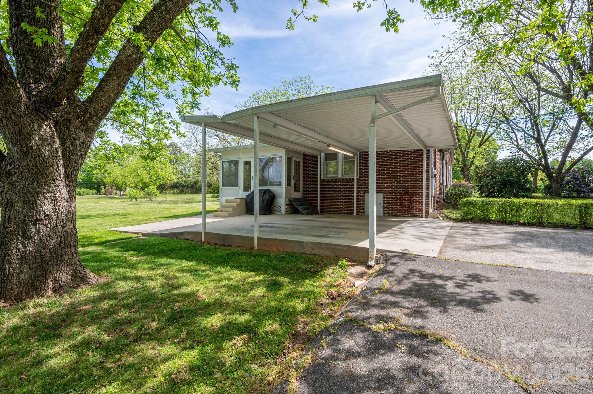 5309 Hickory Grove Road — Stanley