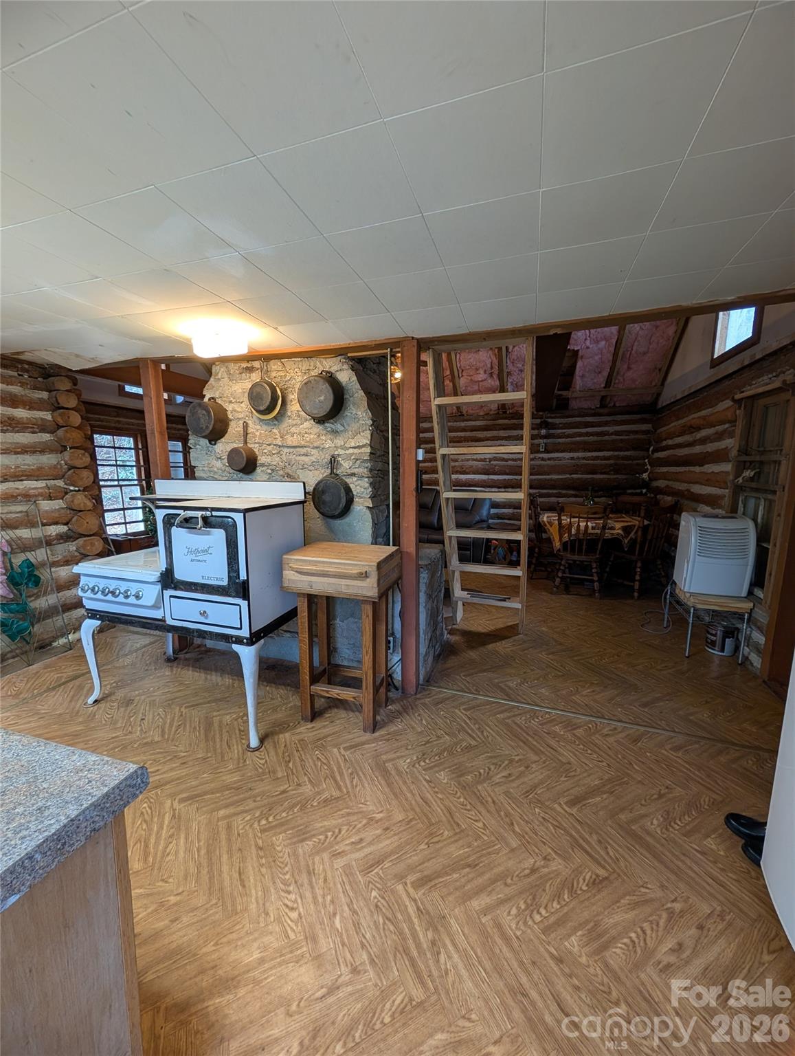 6712 Globe Road — Lenoir