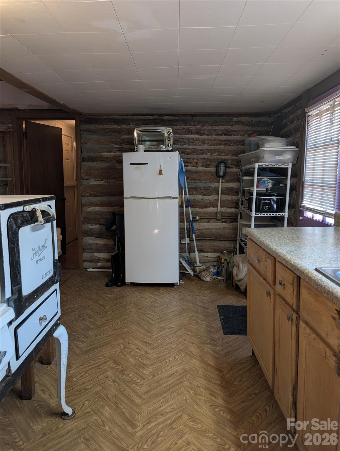6712 Globe Road — Lenoir