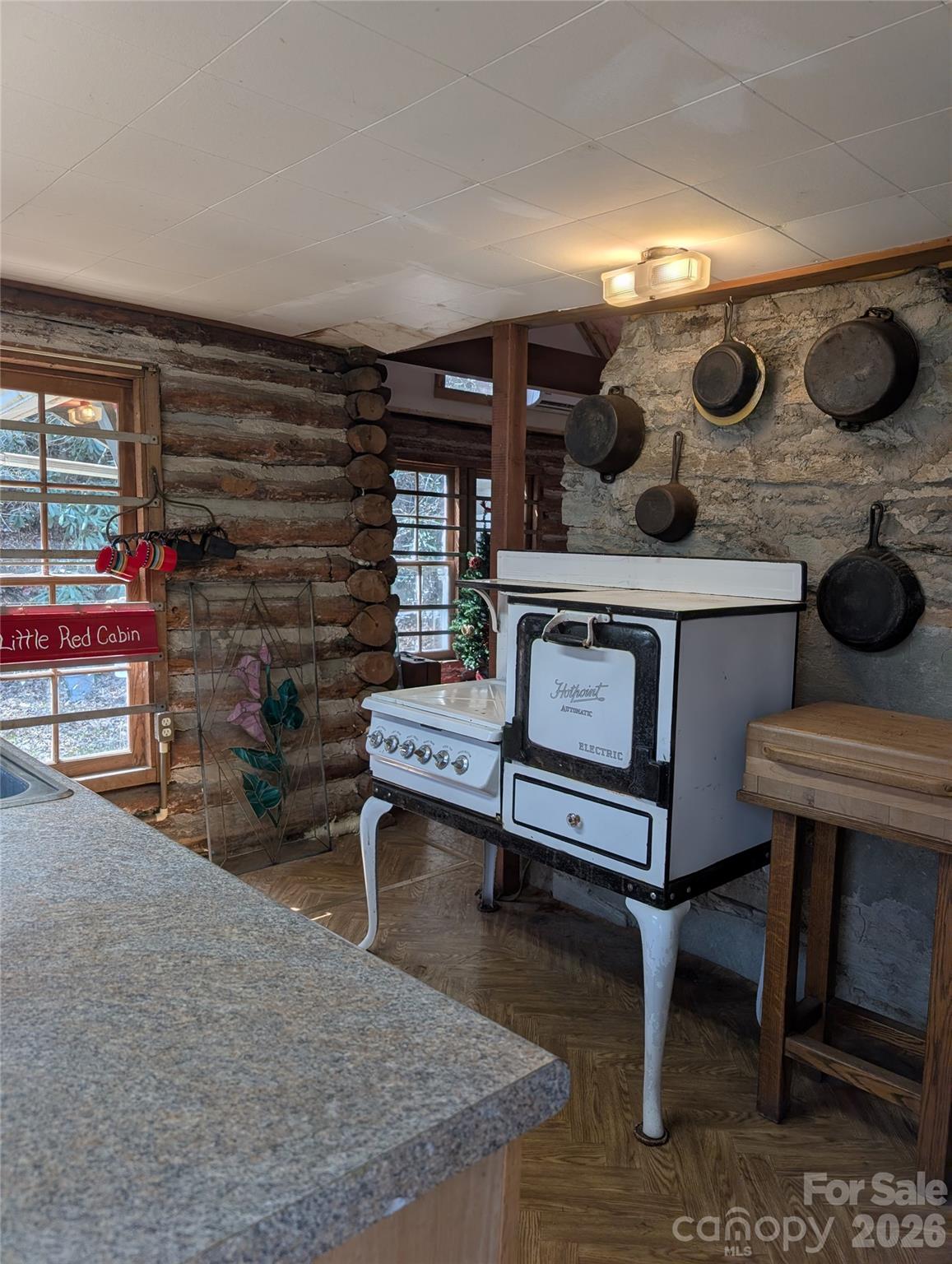 6712 Globe Road — Lenoir