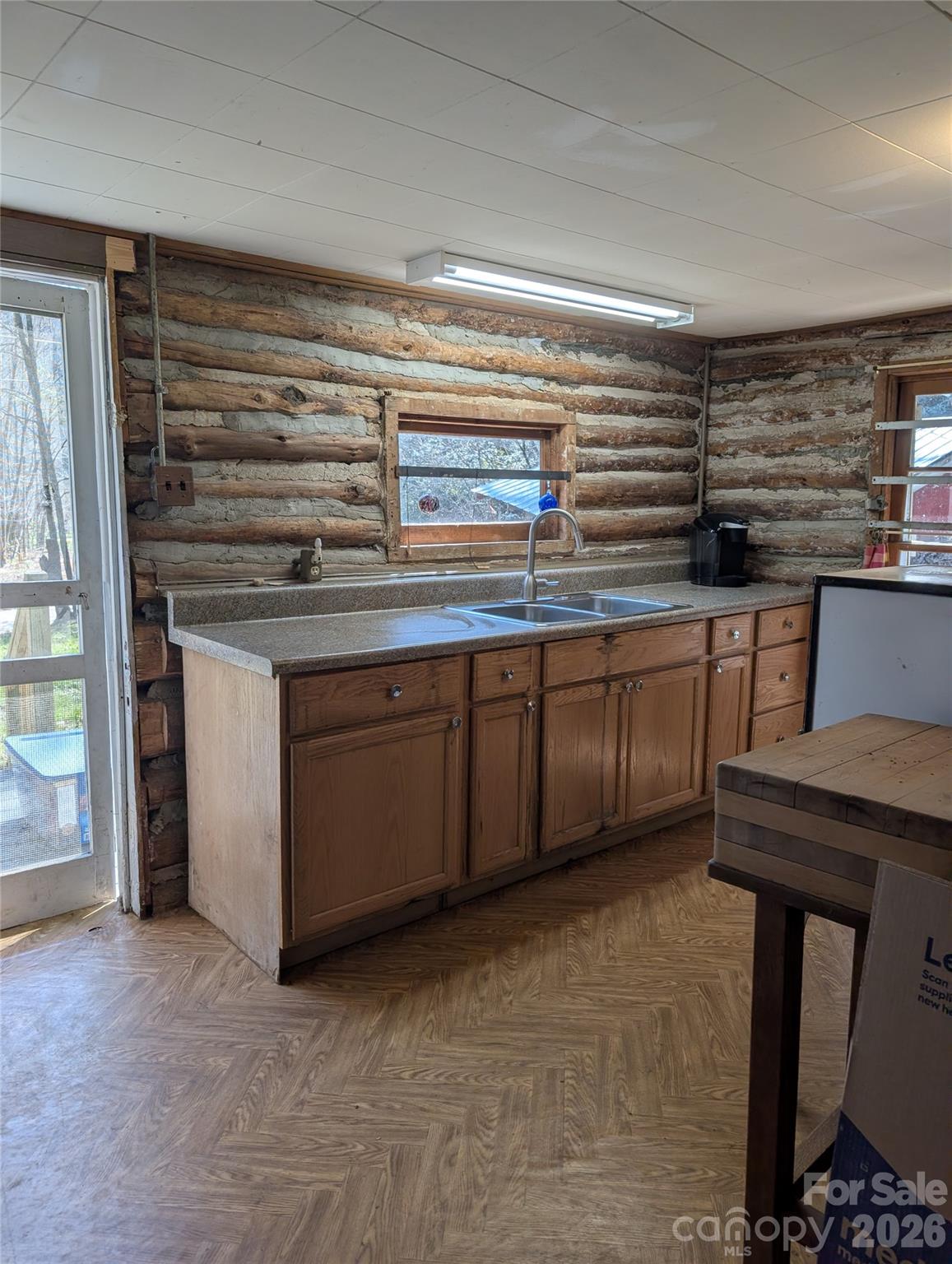 6712 Globe Road — Lenoir