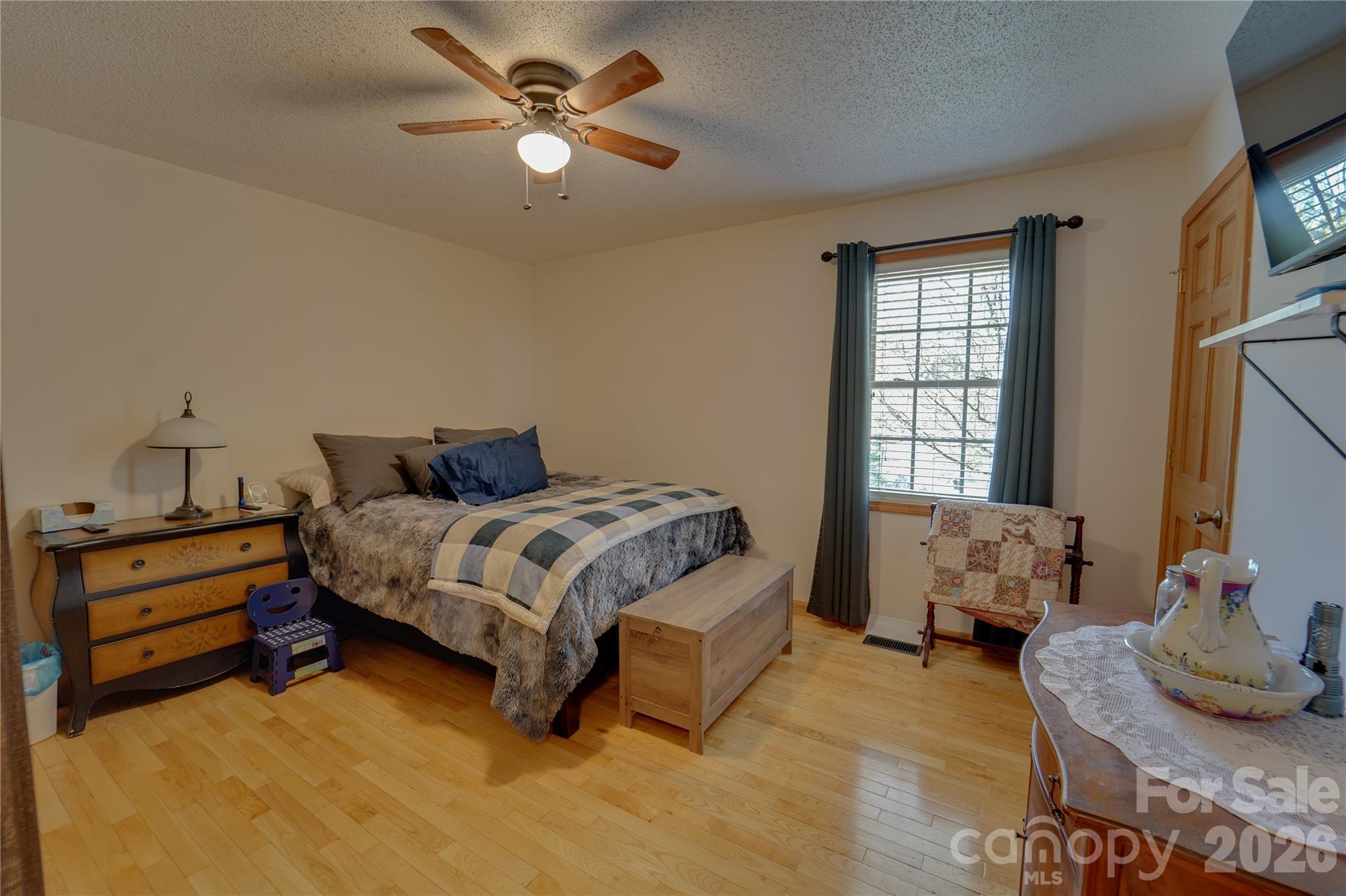 335 Icenhower Road — Leicester