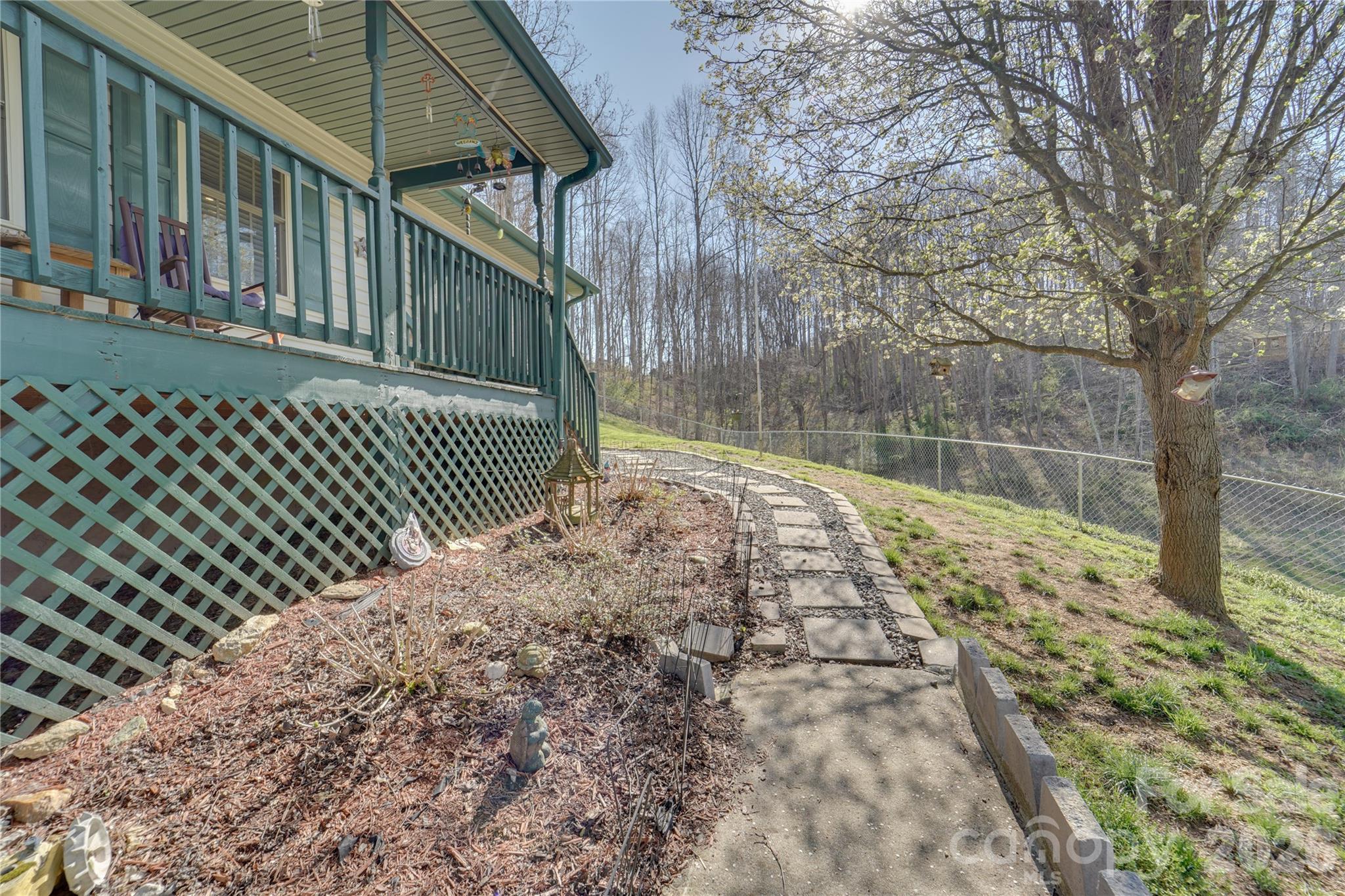 335 Icenhower Road — Leicester