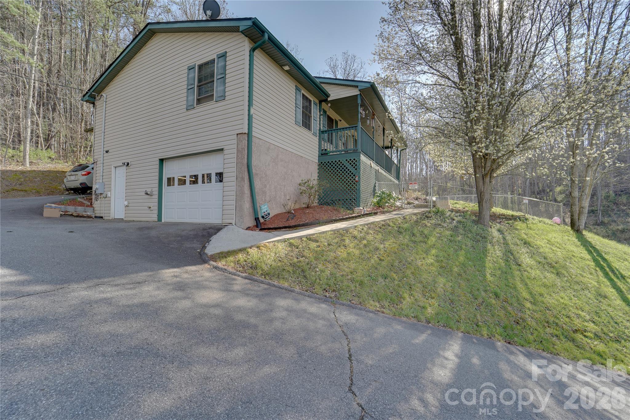 335 Icenhower Road — Leicester