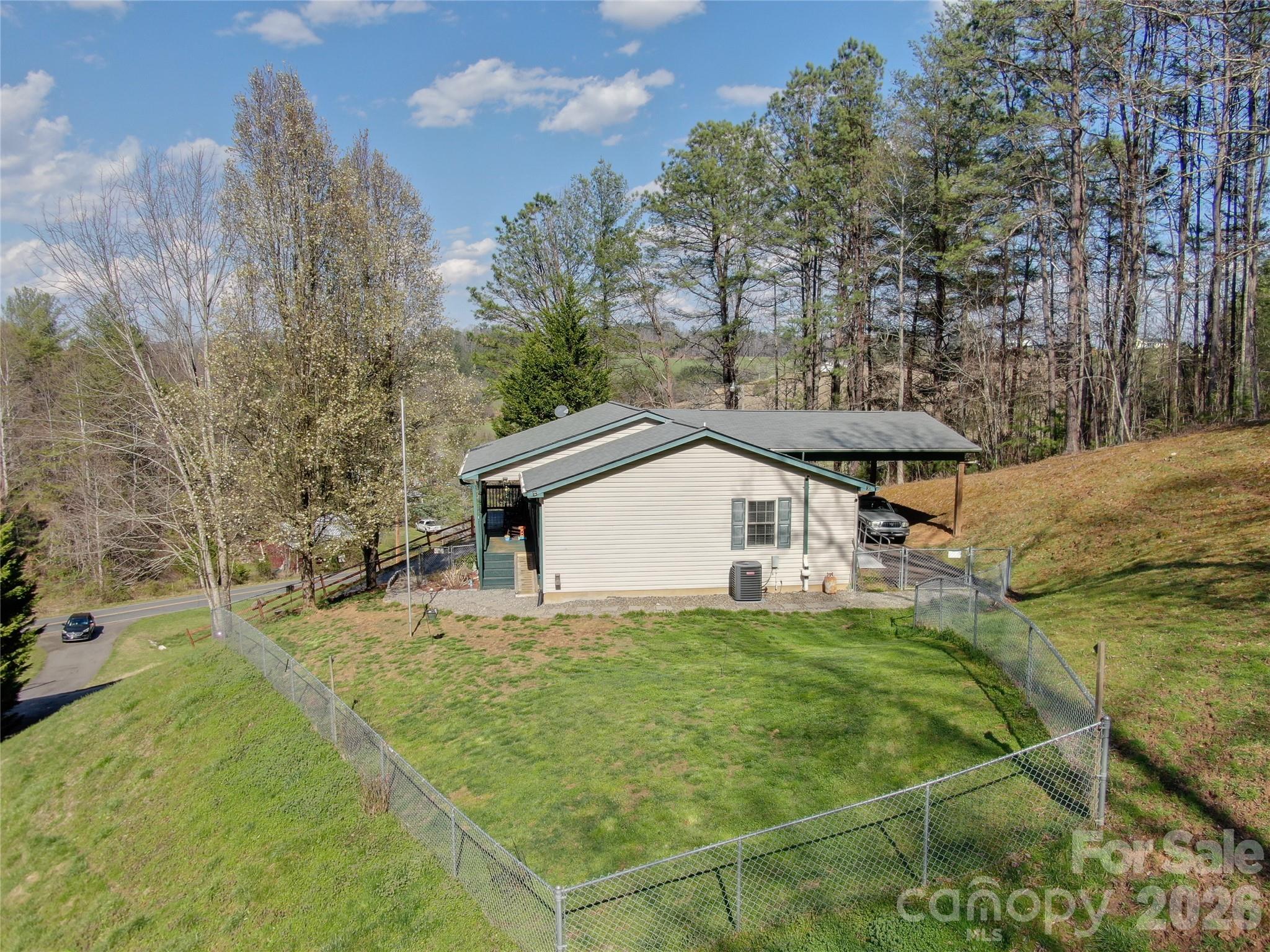 335 Icenhower Road — Leicester