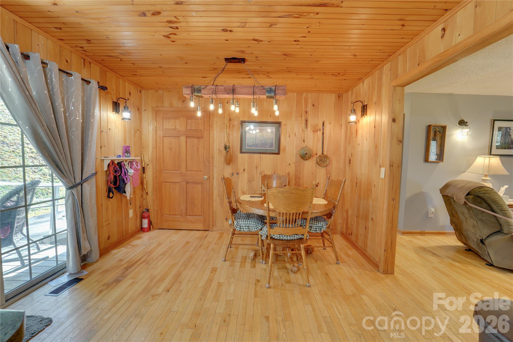 335 Icenhower Road — Leicester