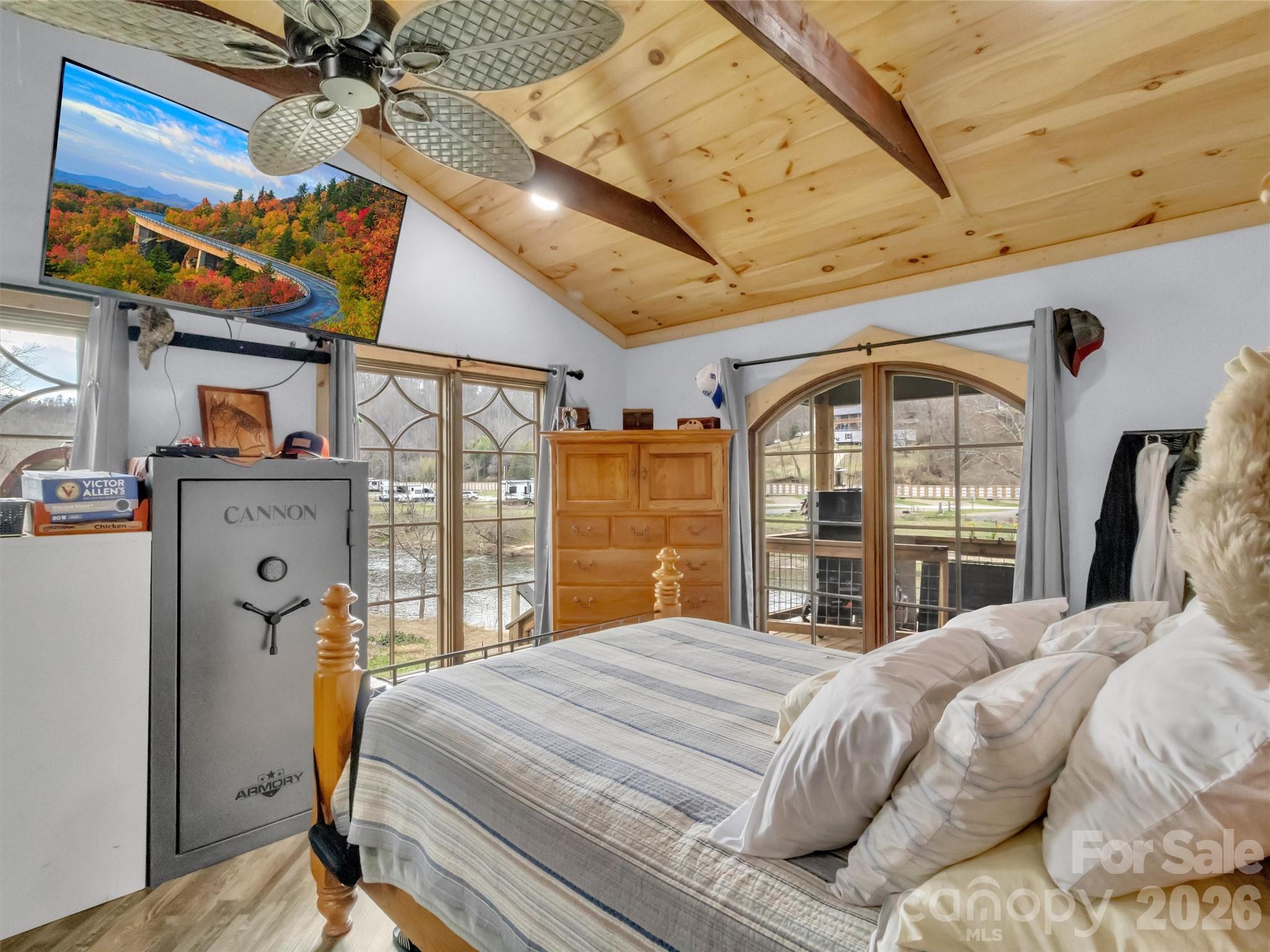 522 N River Road — Sylva