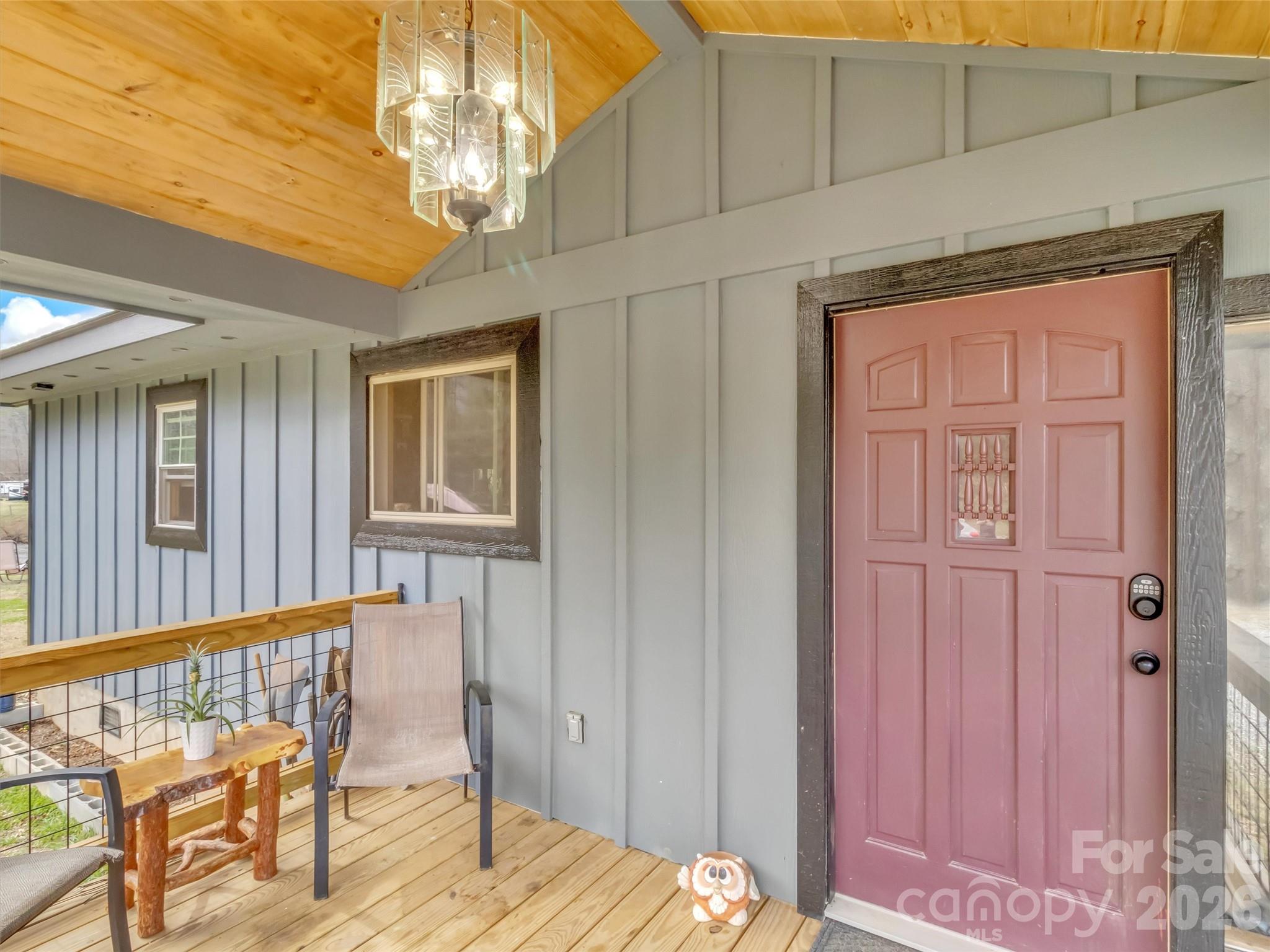 522 N River Road — Sylva