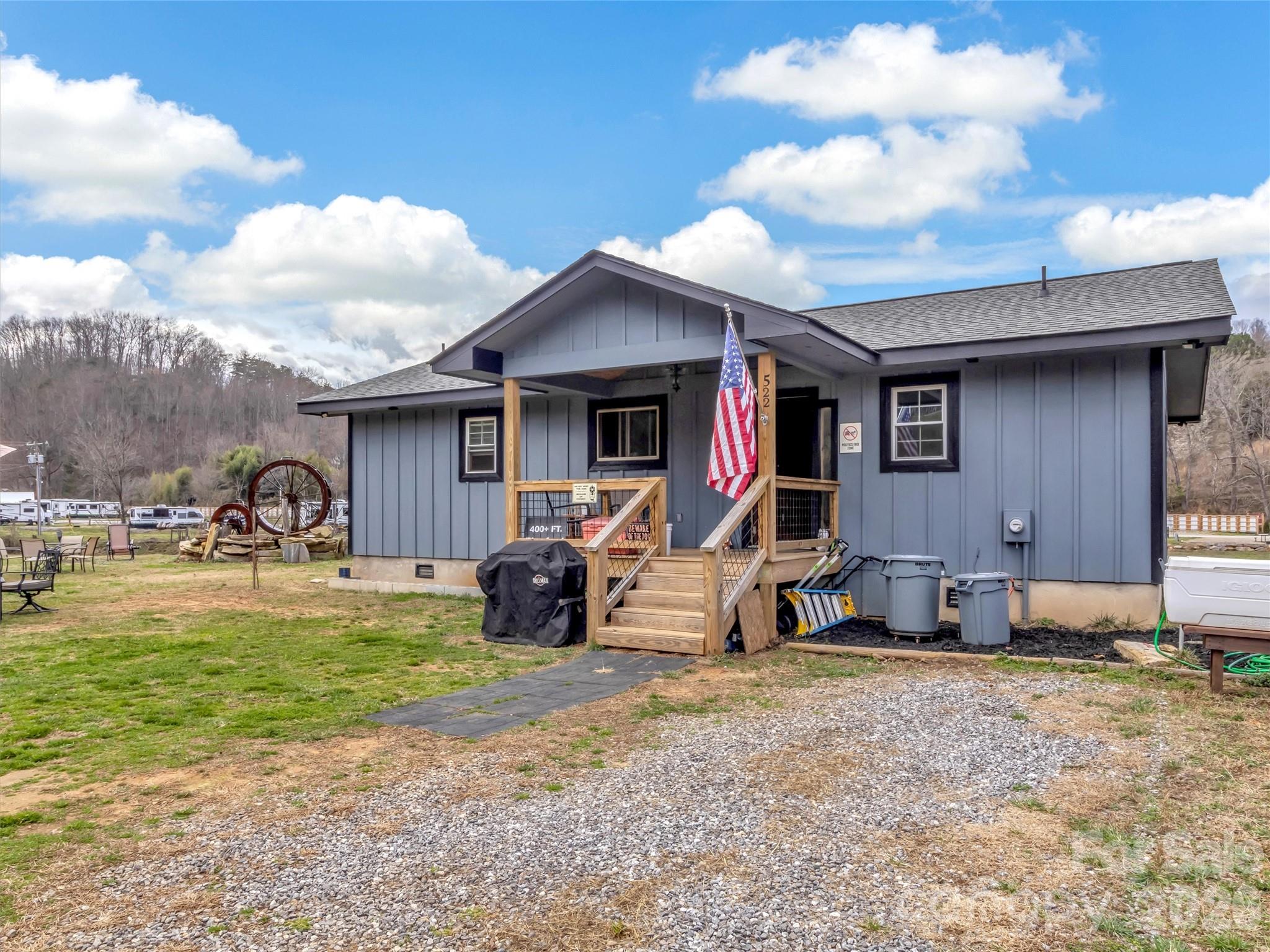 522 N River Road — Sylva