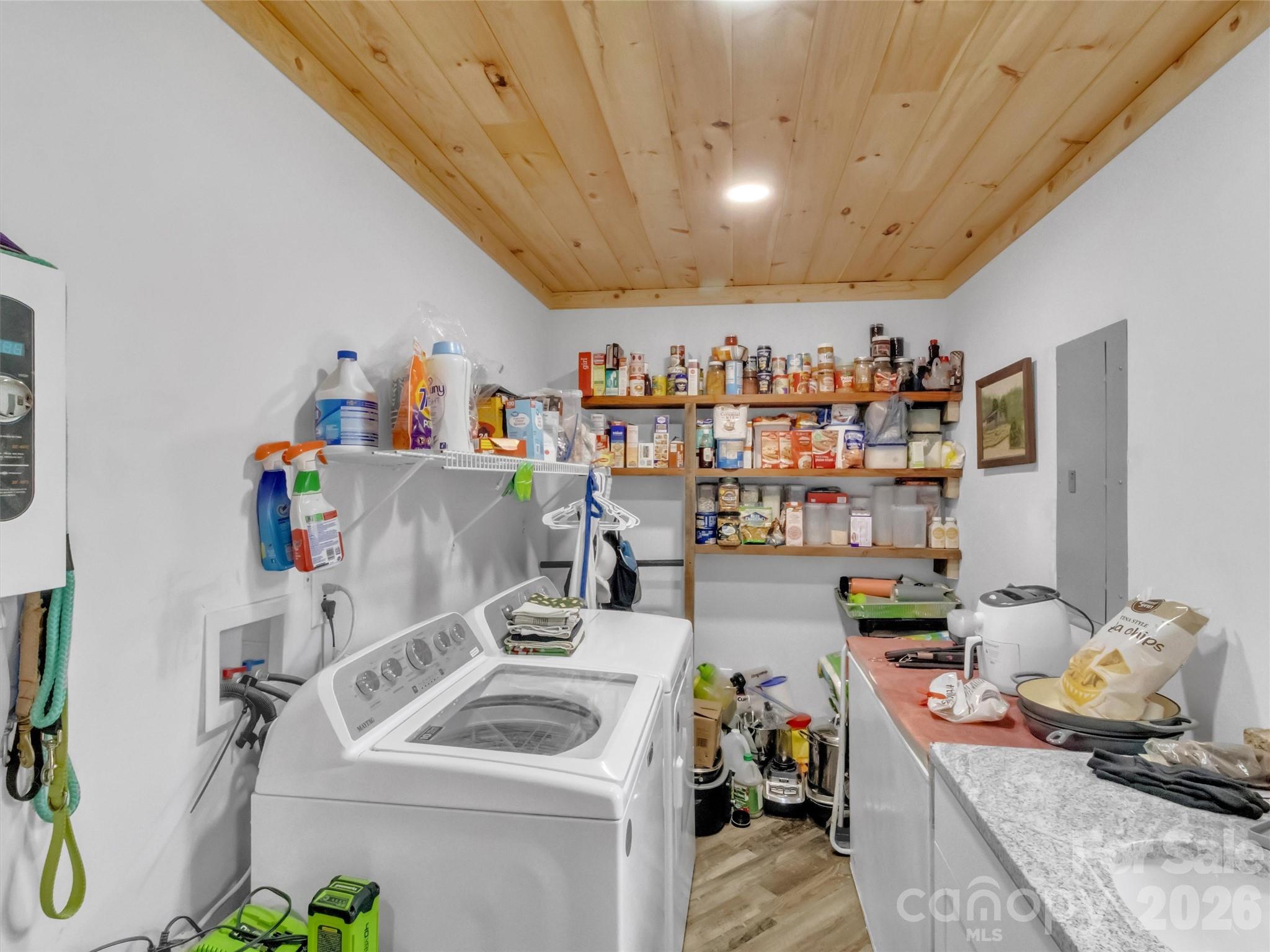 522 N River Road — Sylva