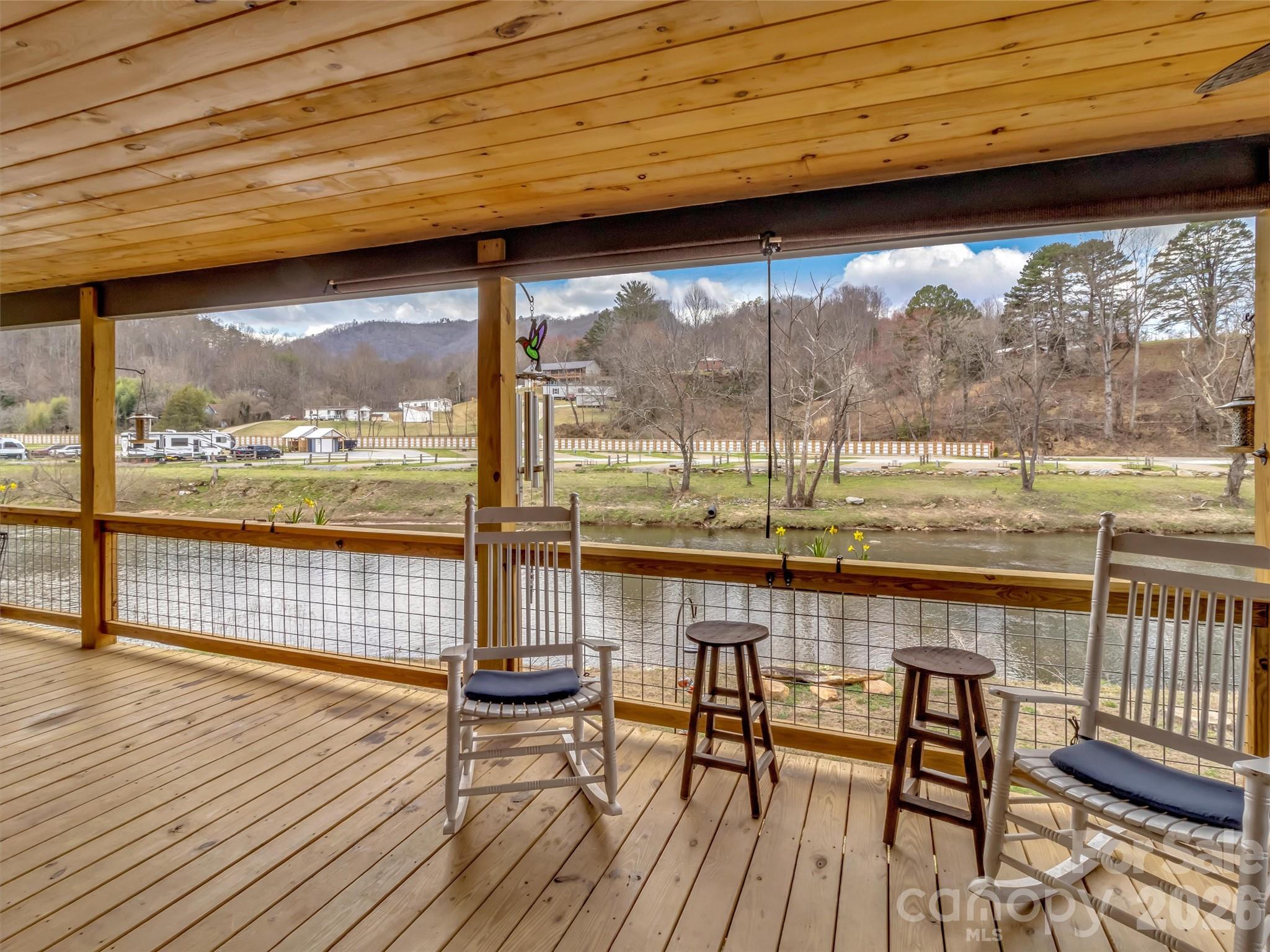 522 N River Road — Sylva