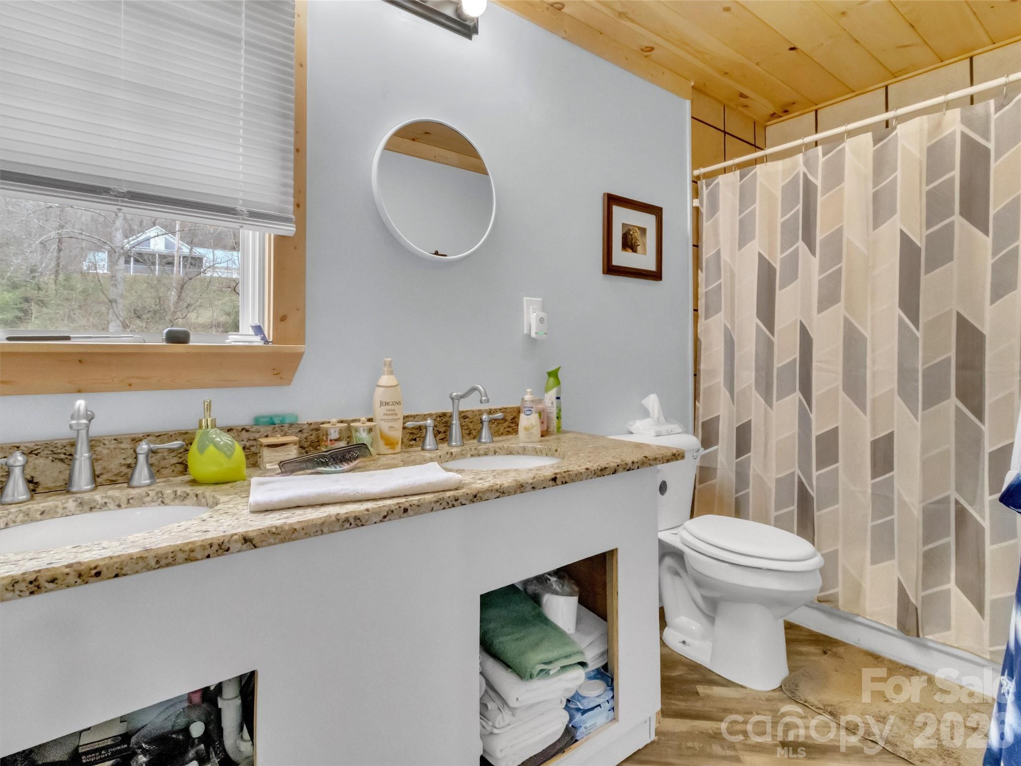 522 N River Road — Sylva