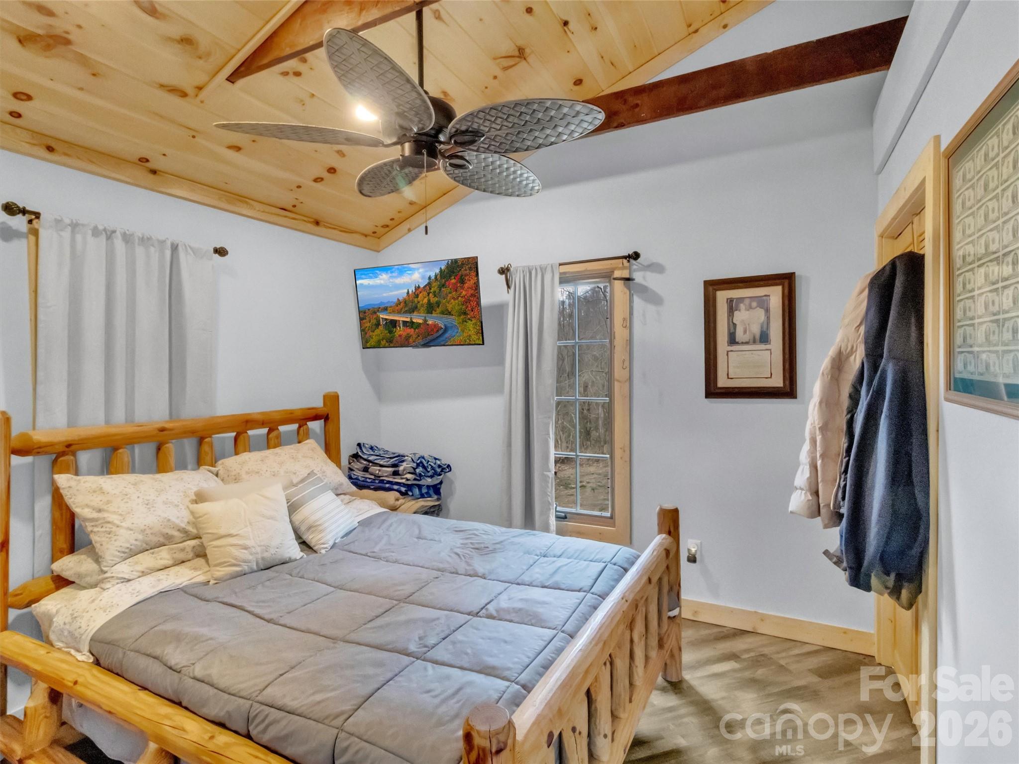 522 N River Road — Sylva