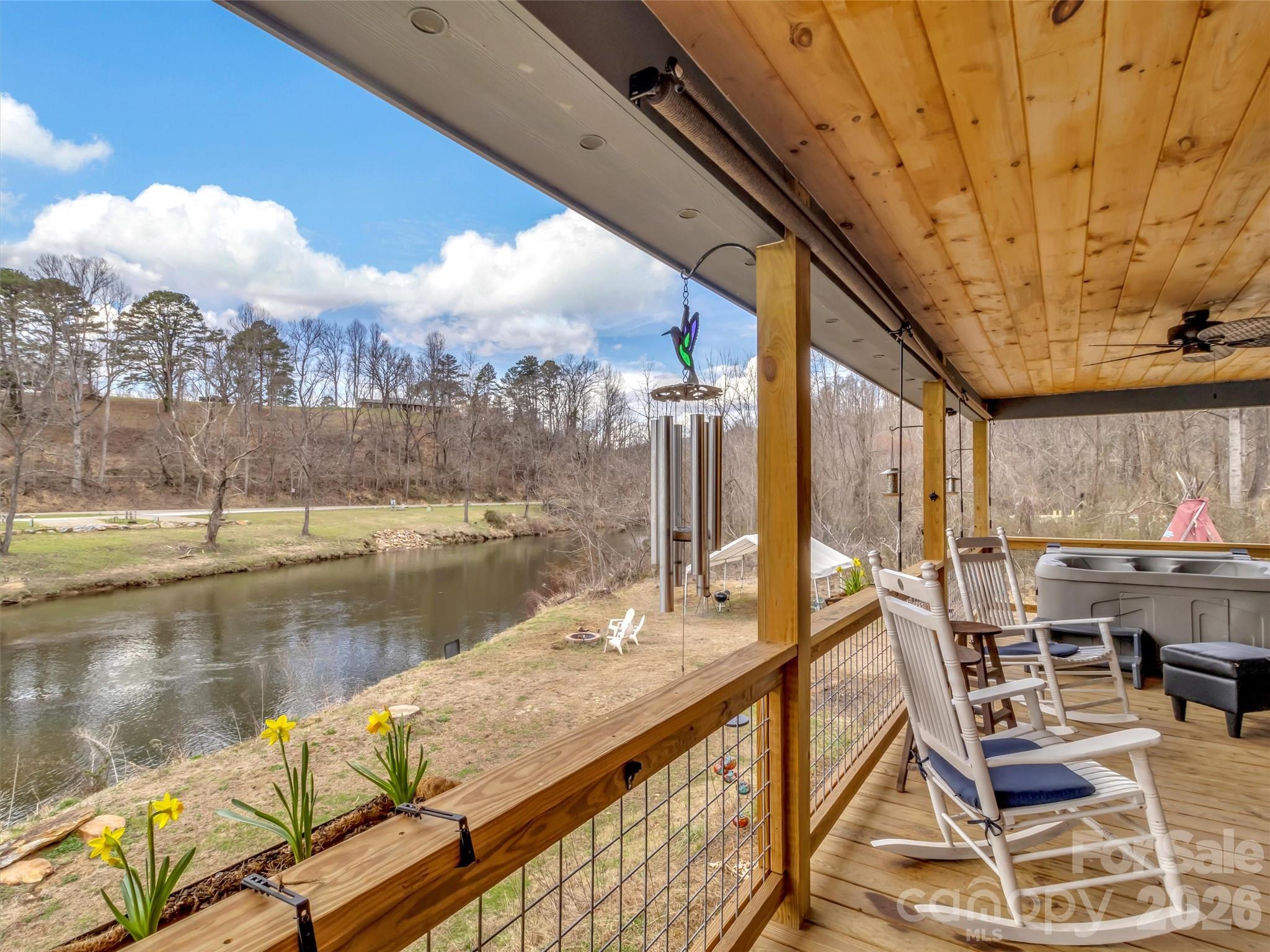 522 N River Road — Sylva