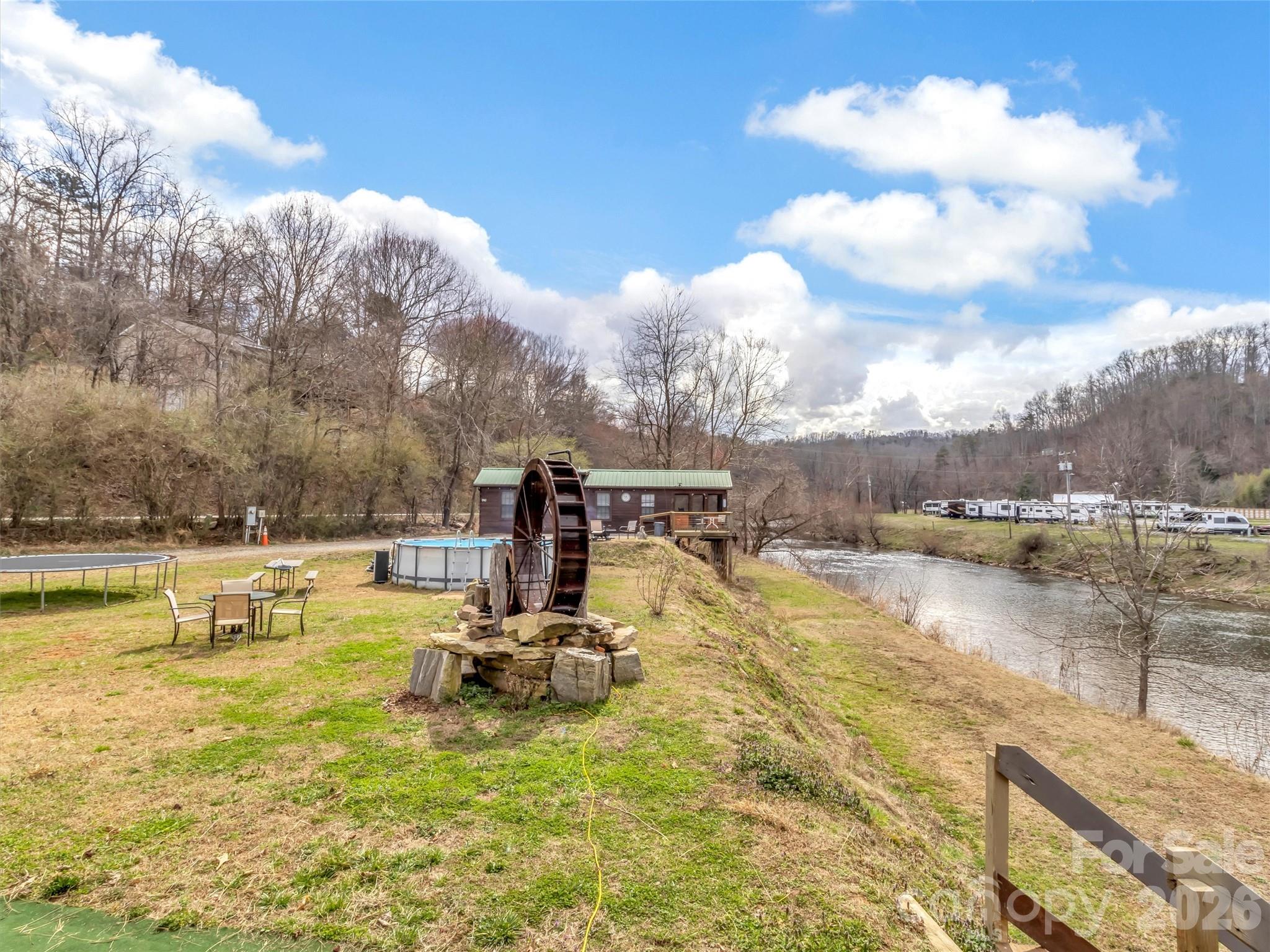 522 N River Road — Sylva