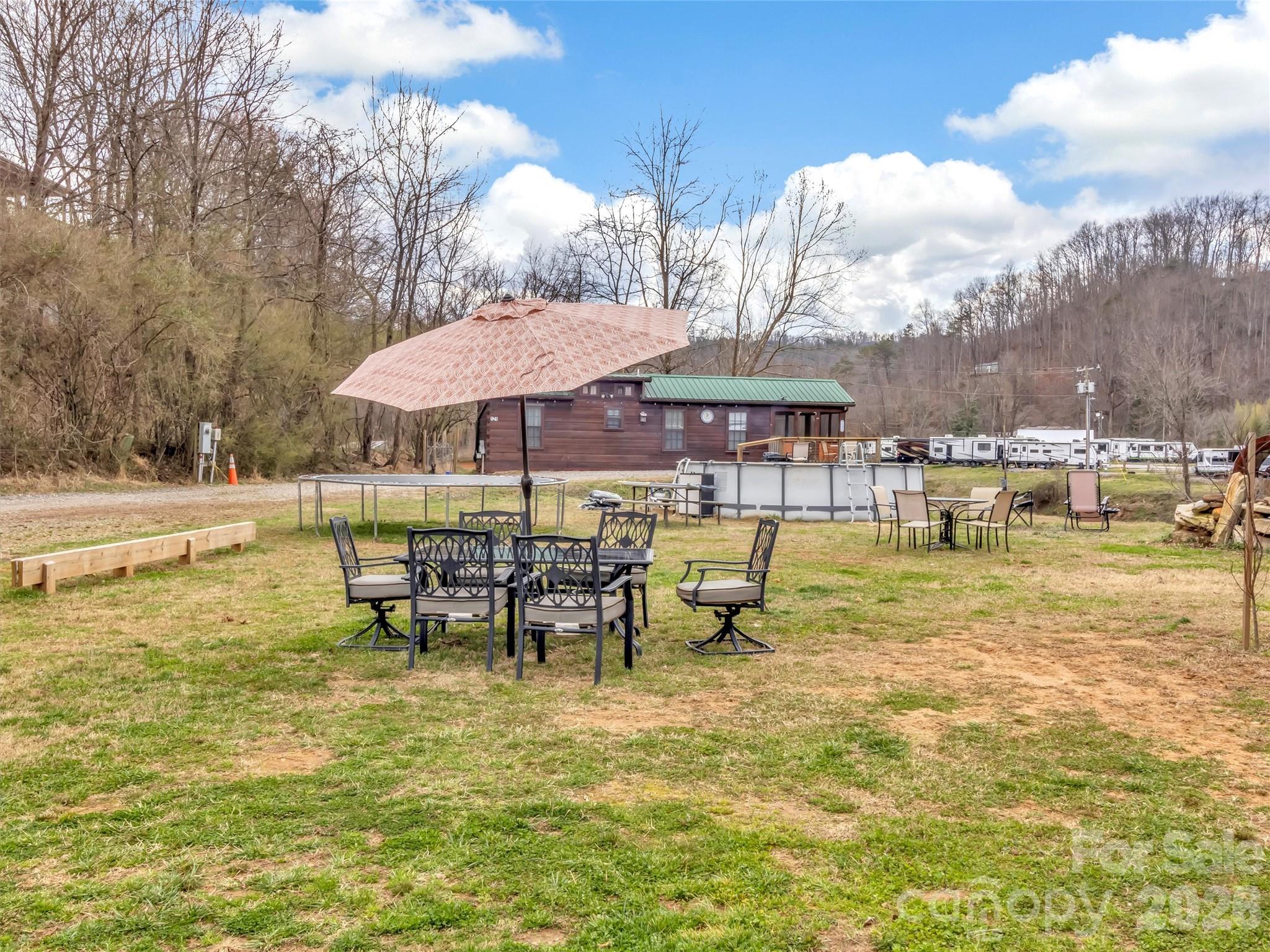 522 N River Road — Sylva