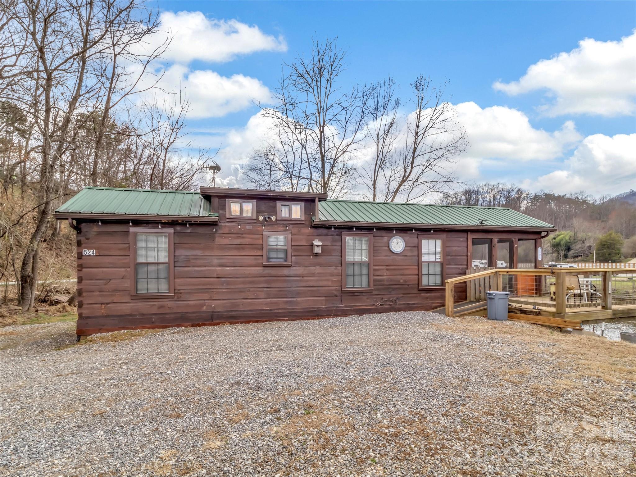 522 N River Road — Sylva