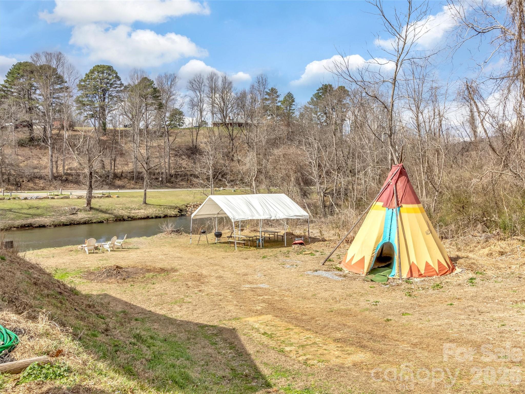 522 N River Road — Sylva