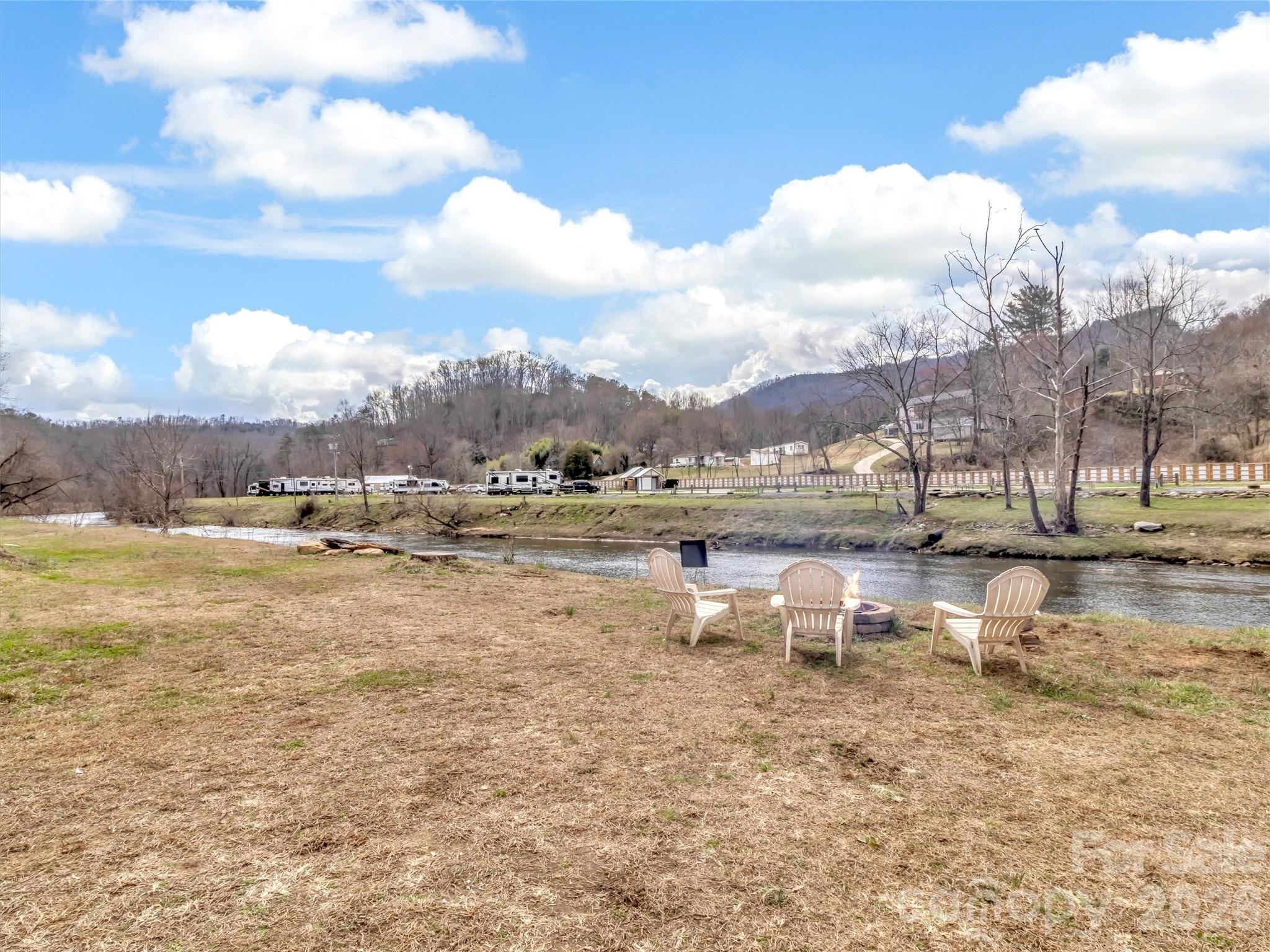 522 N River Road — Sylva