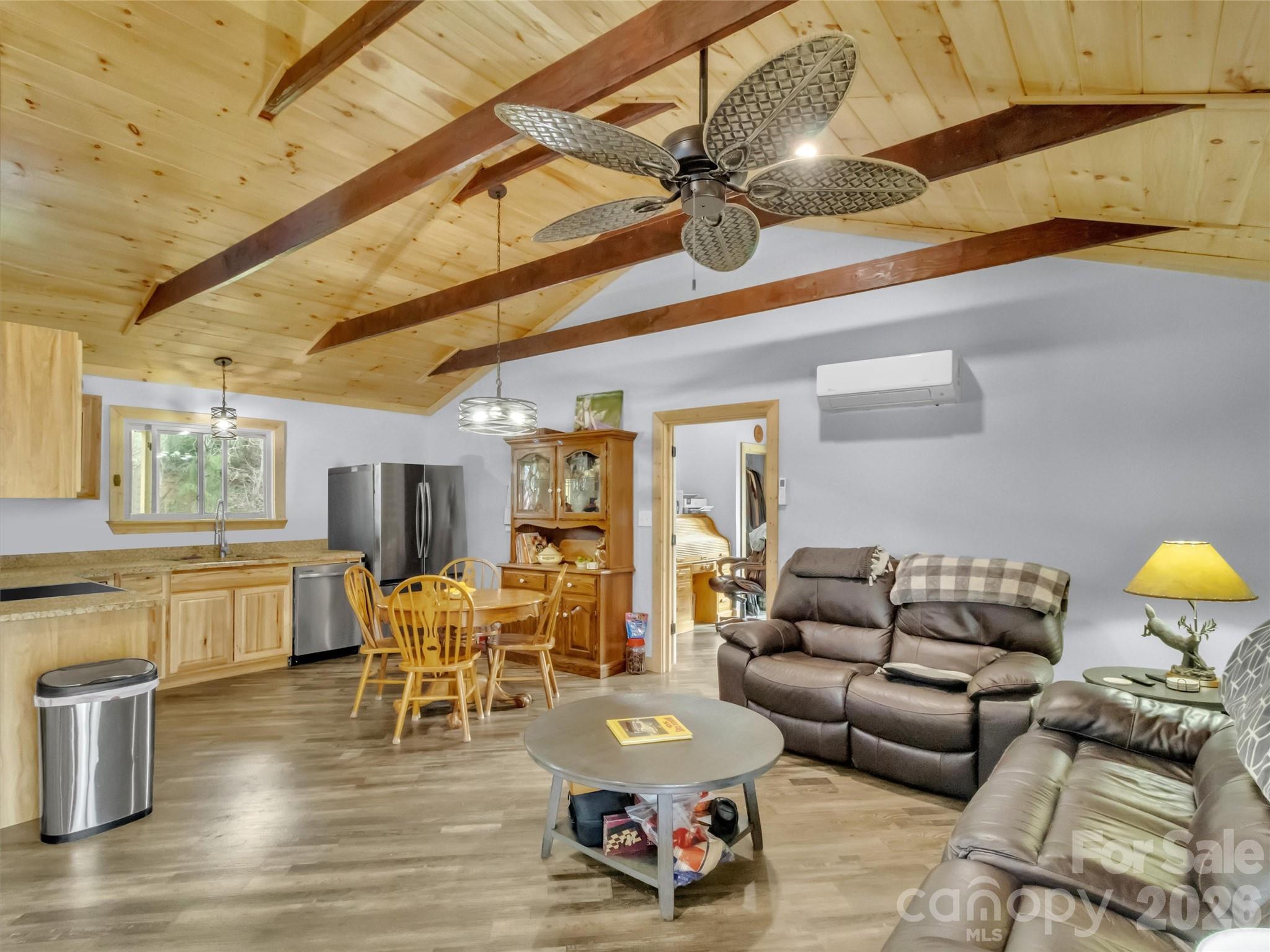 522 N River Road — Sylva