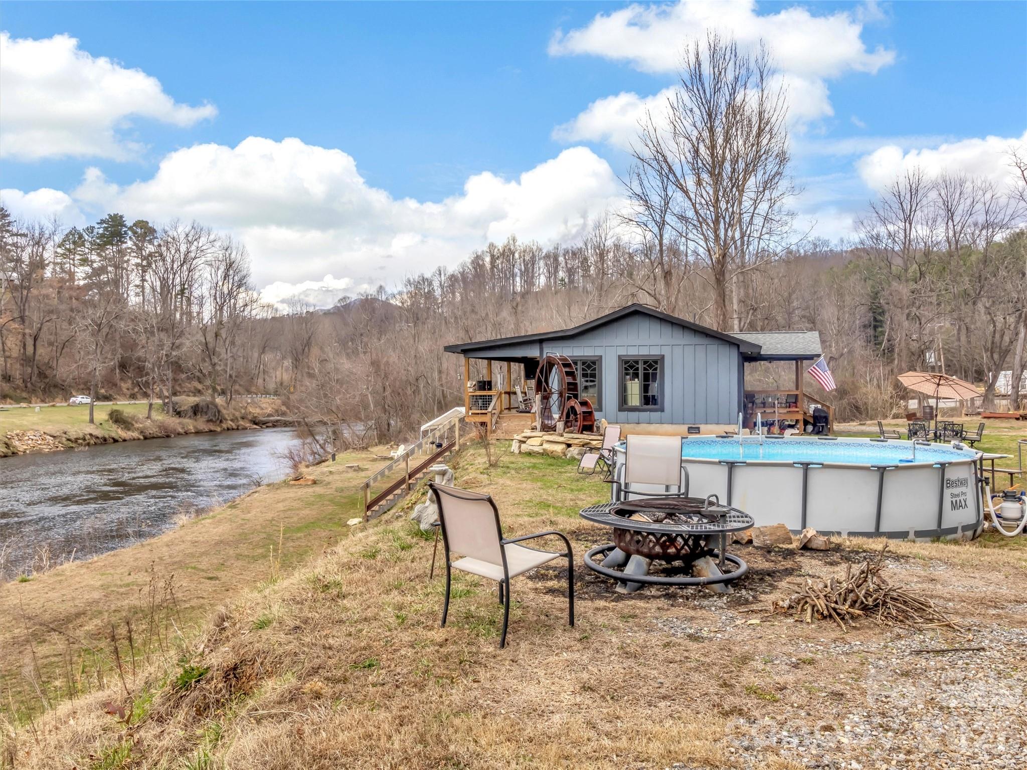 522 N River Road — Sylva