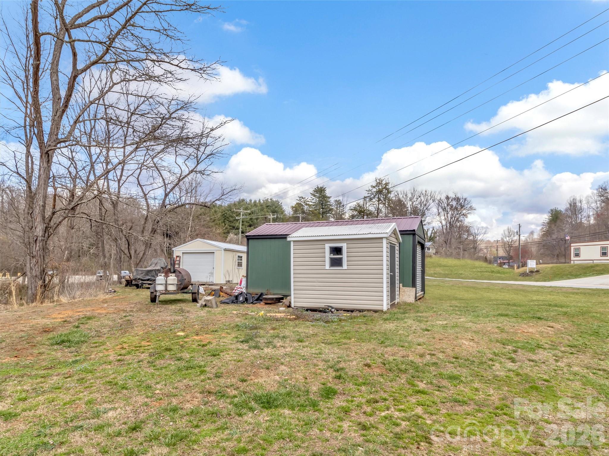 522 N River Road — Sylva