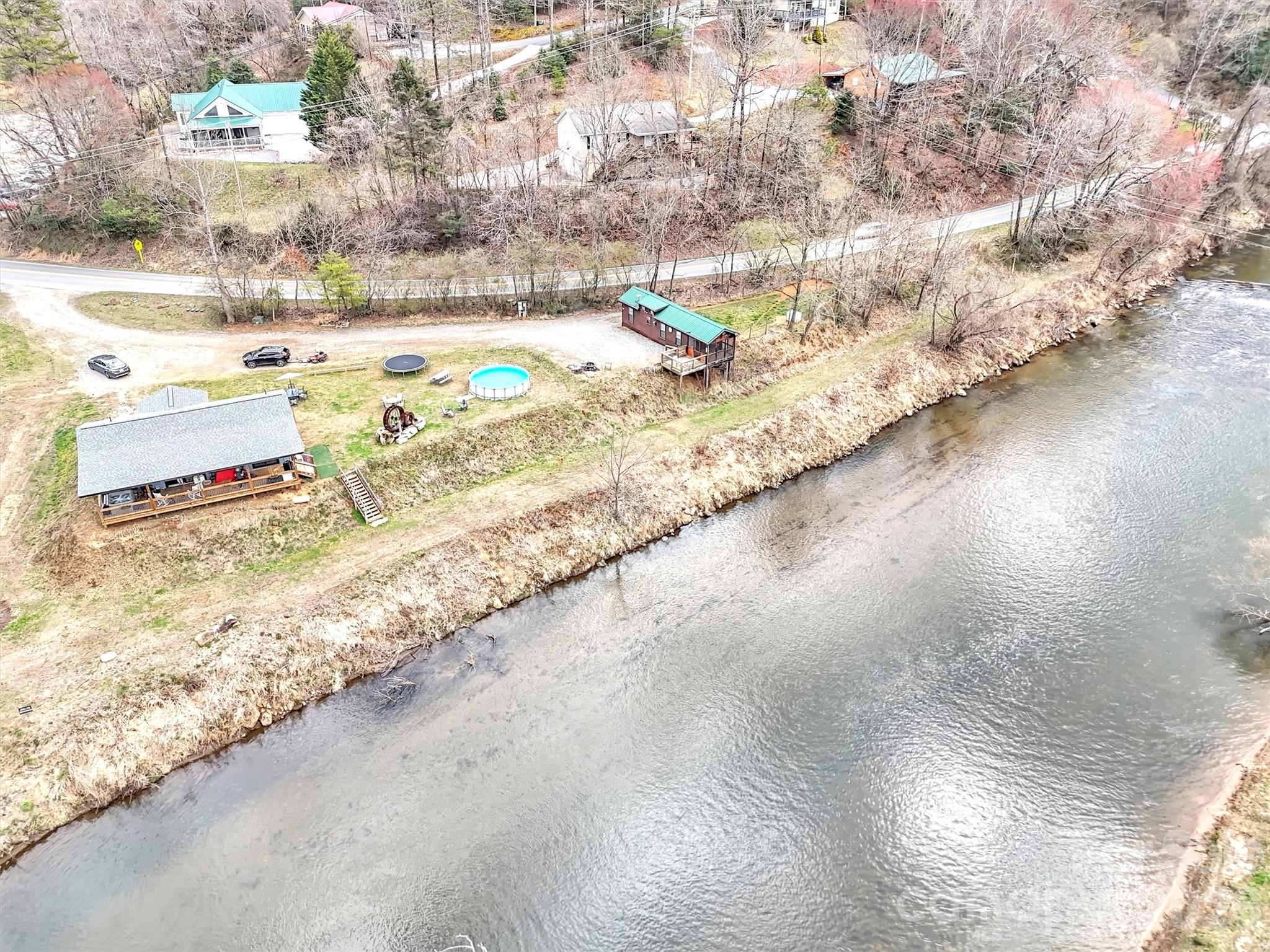 522 N River Road — Sylva