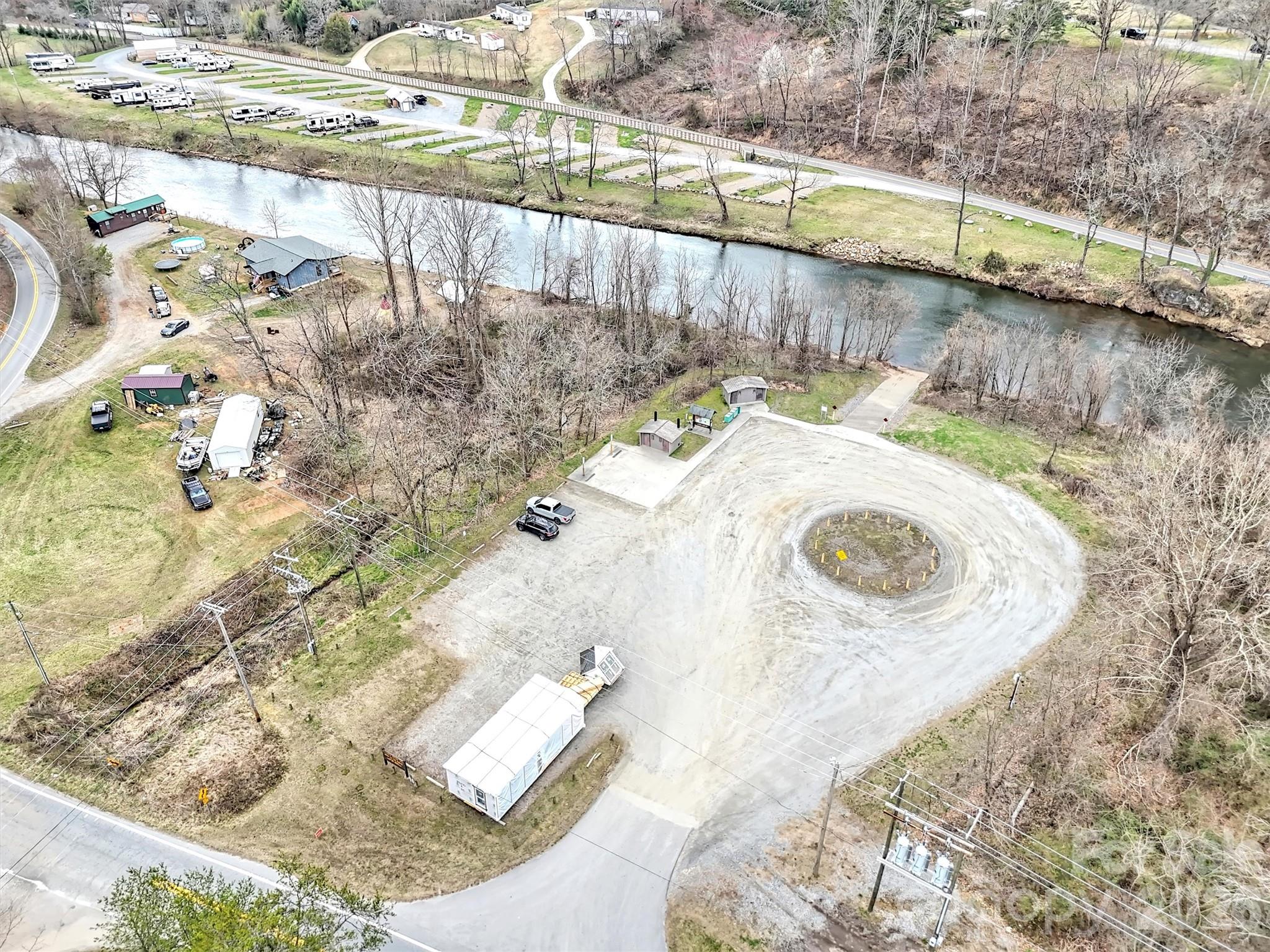 522 N River Road — Sylva
