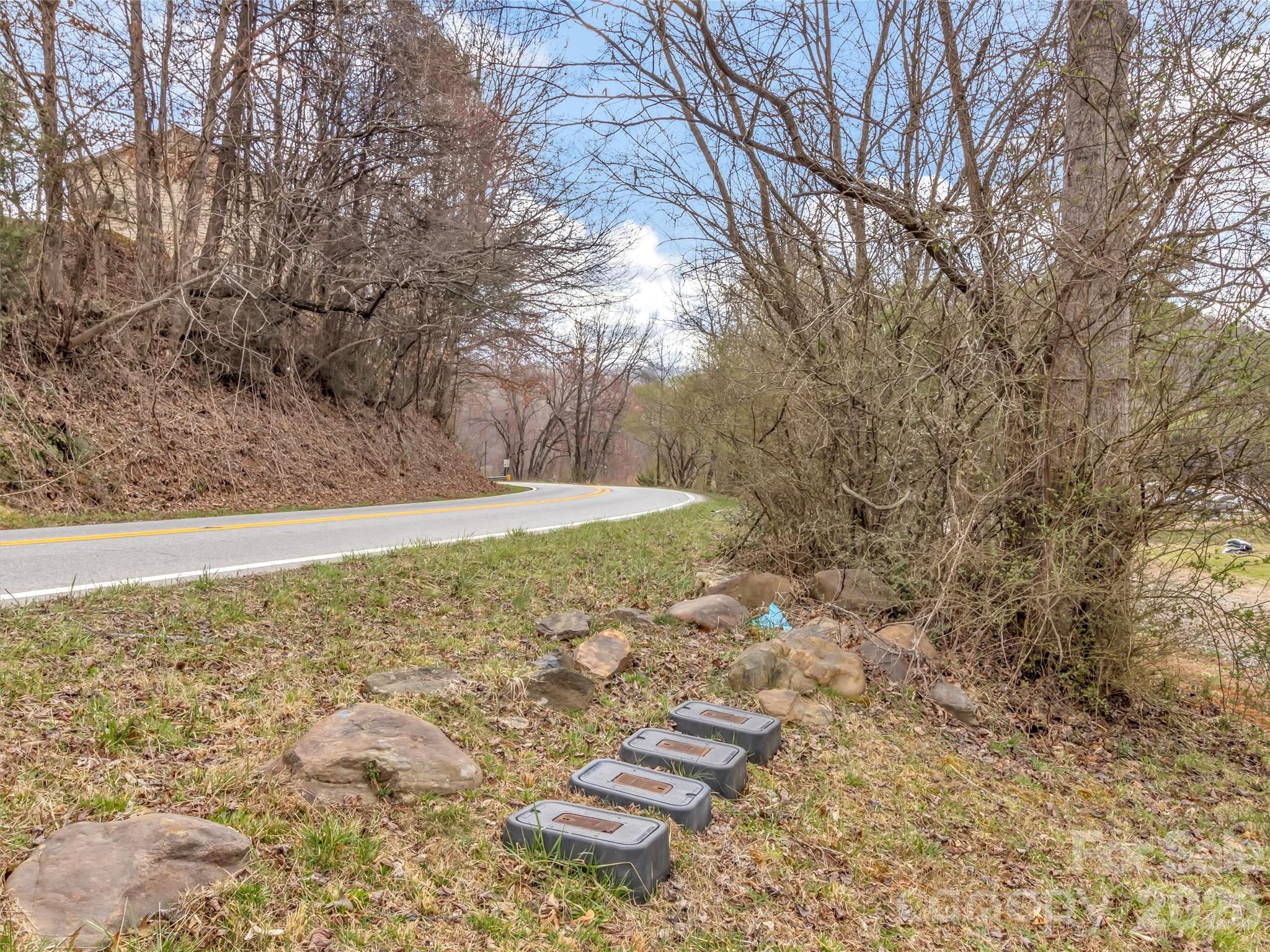 522 N River Road — Sylva
