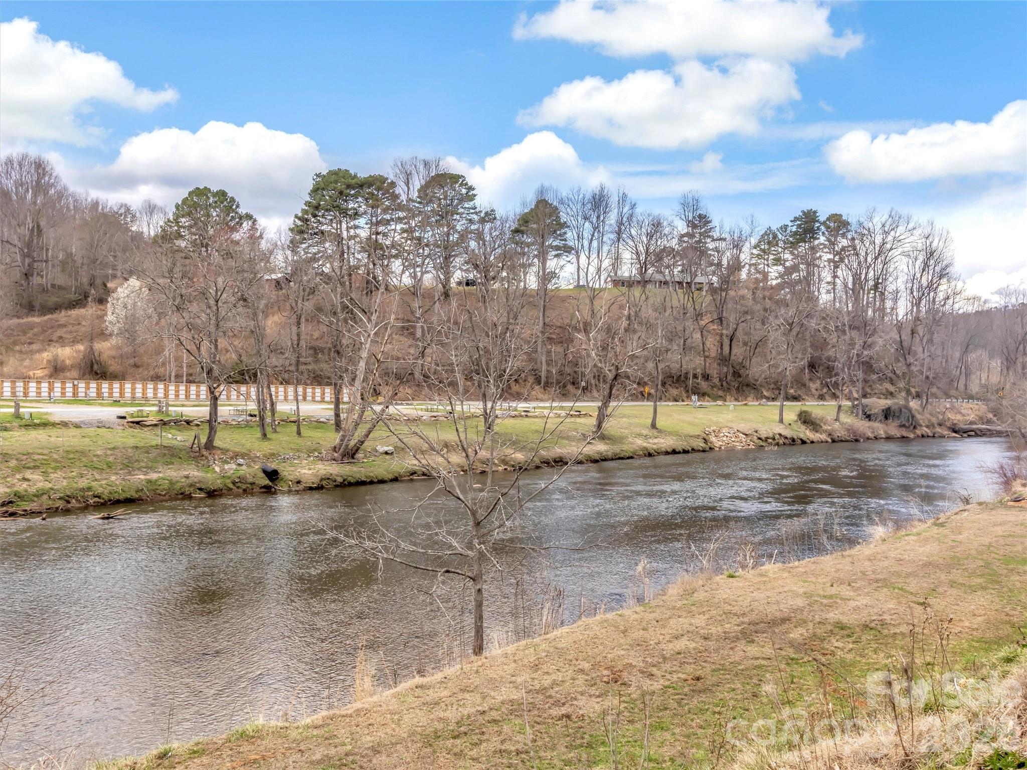 522 N River Road — Sylva