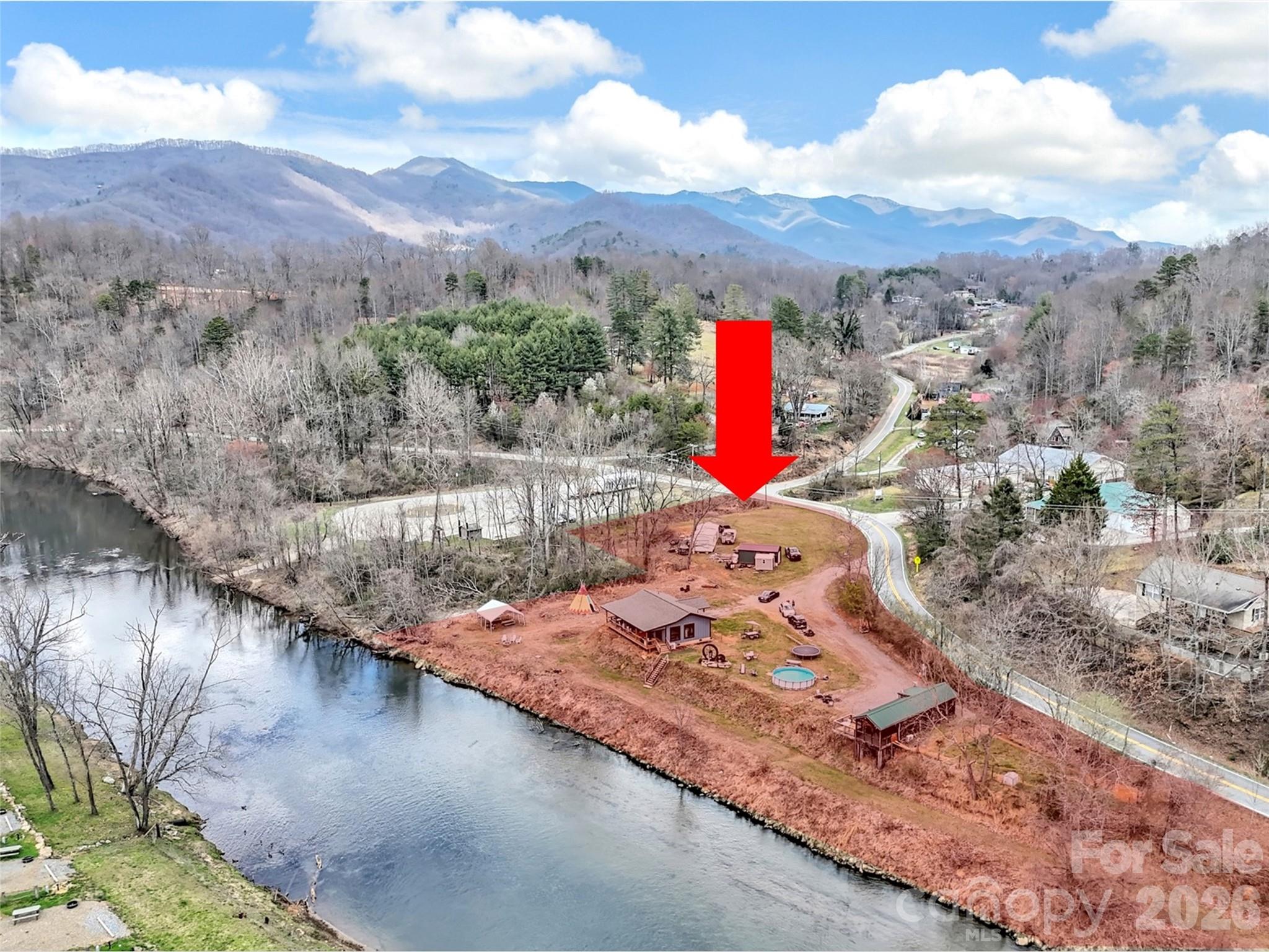 522 N River Road — Sylva
