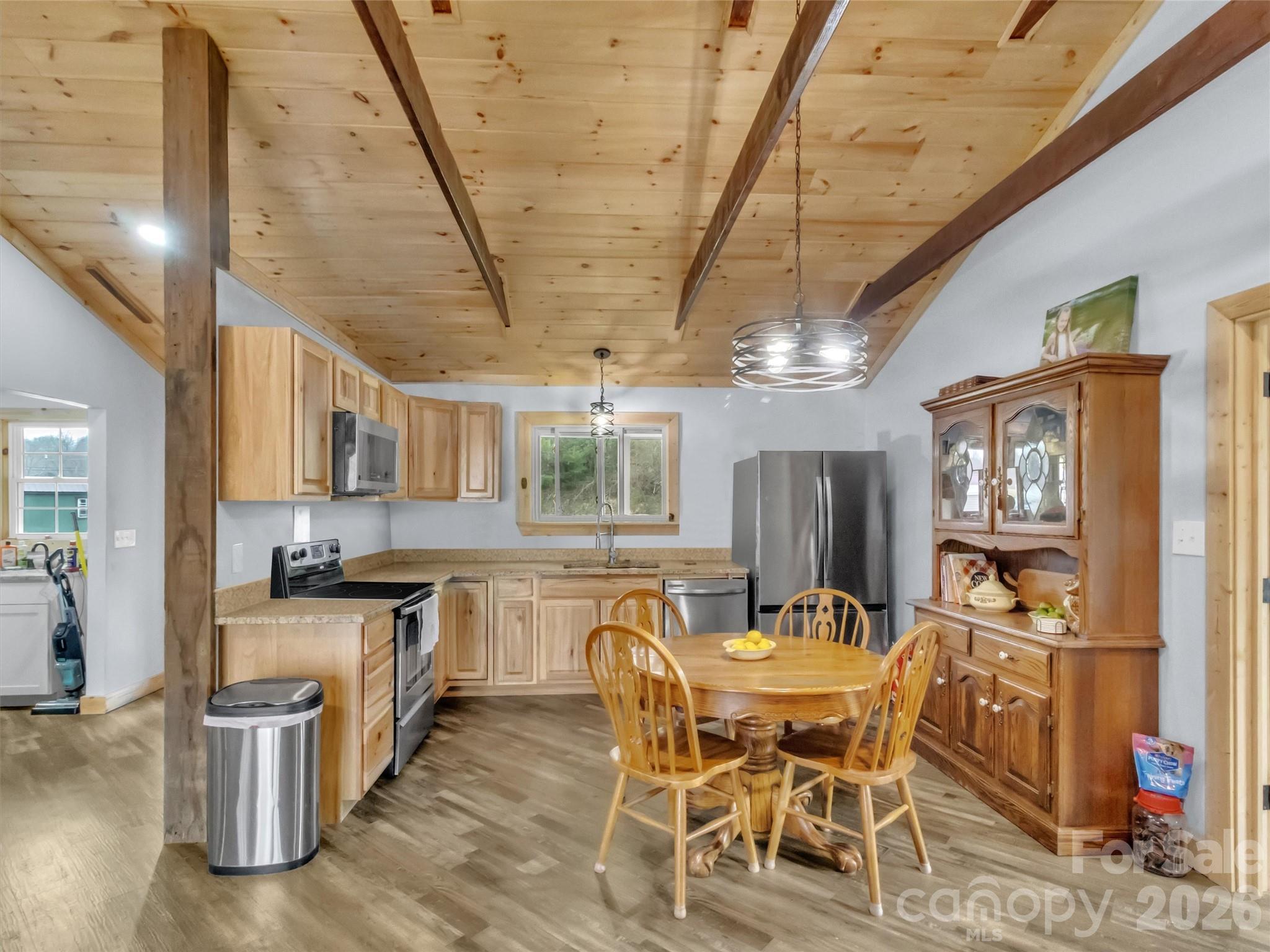 522 N River Road — Sylva