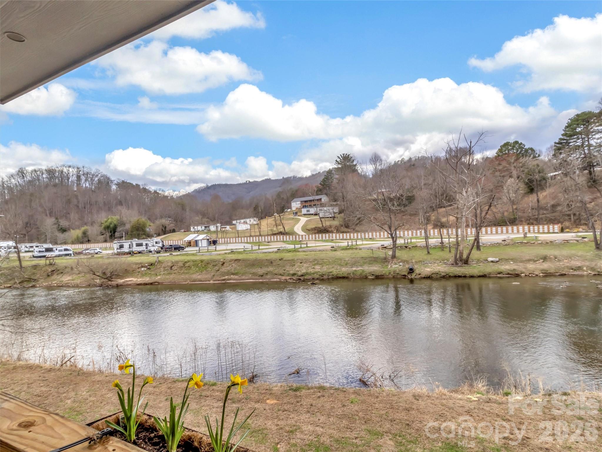 522 N River Road — Sylva