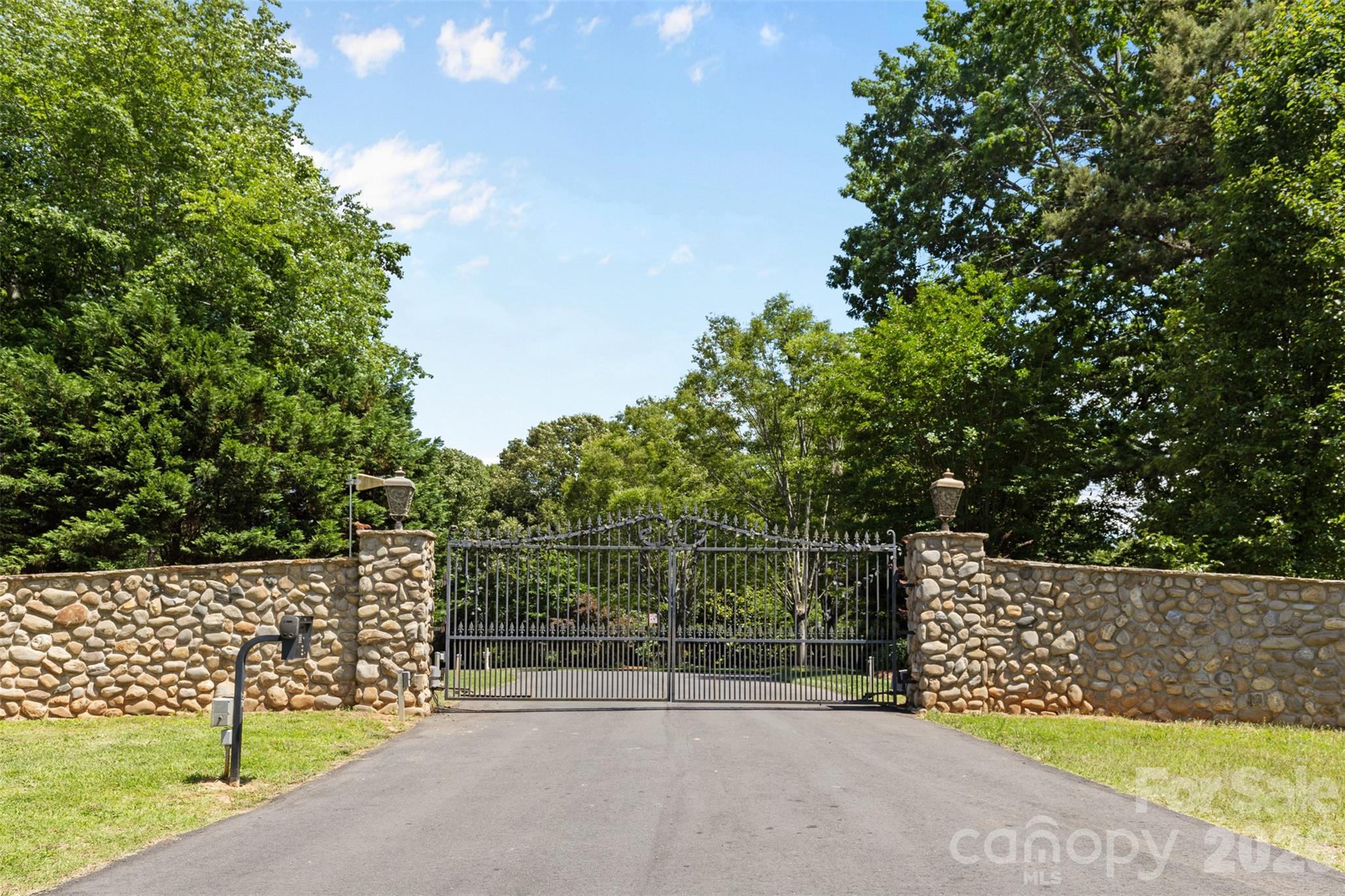 1405 Saratoga Woods Drive — Waxhaw