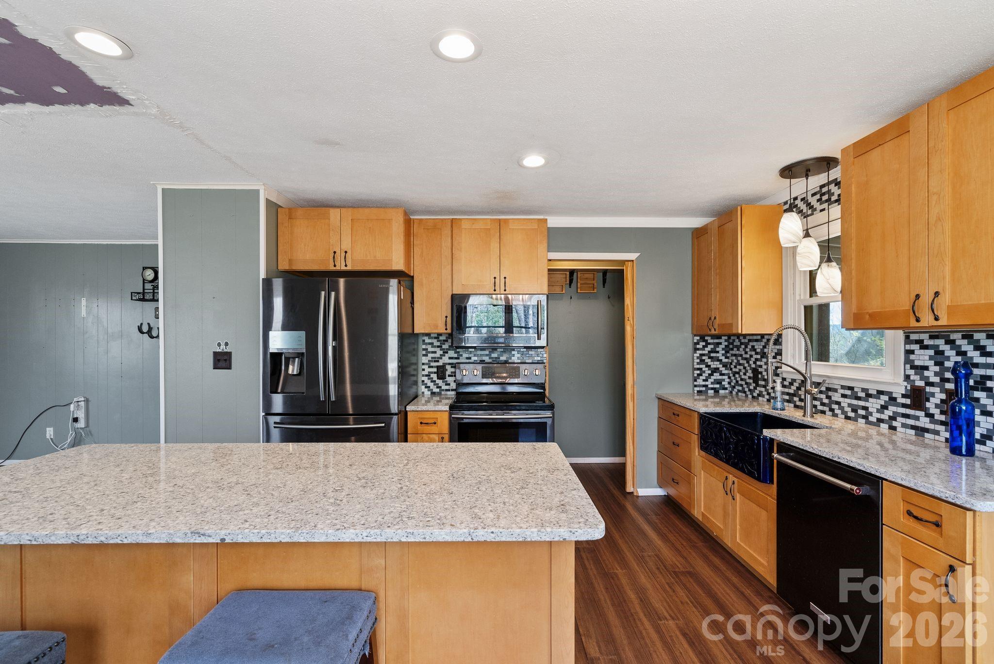 288 Willow Lane — Rosman