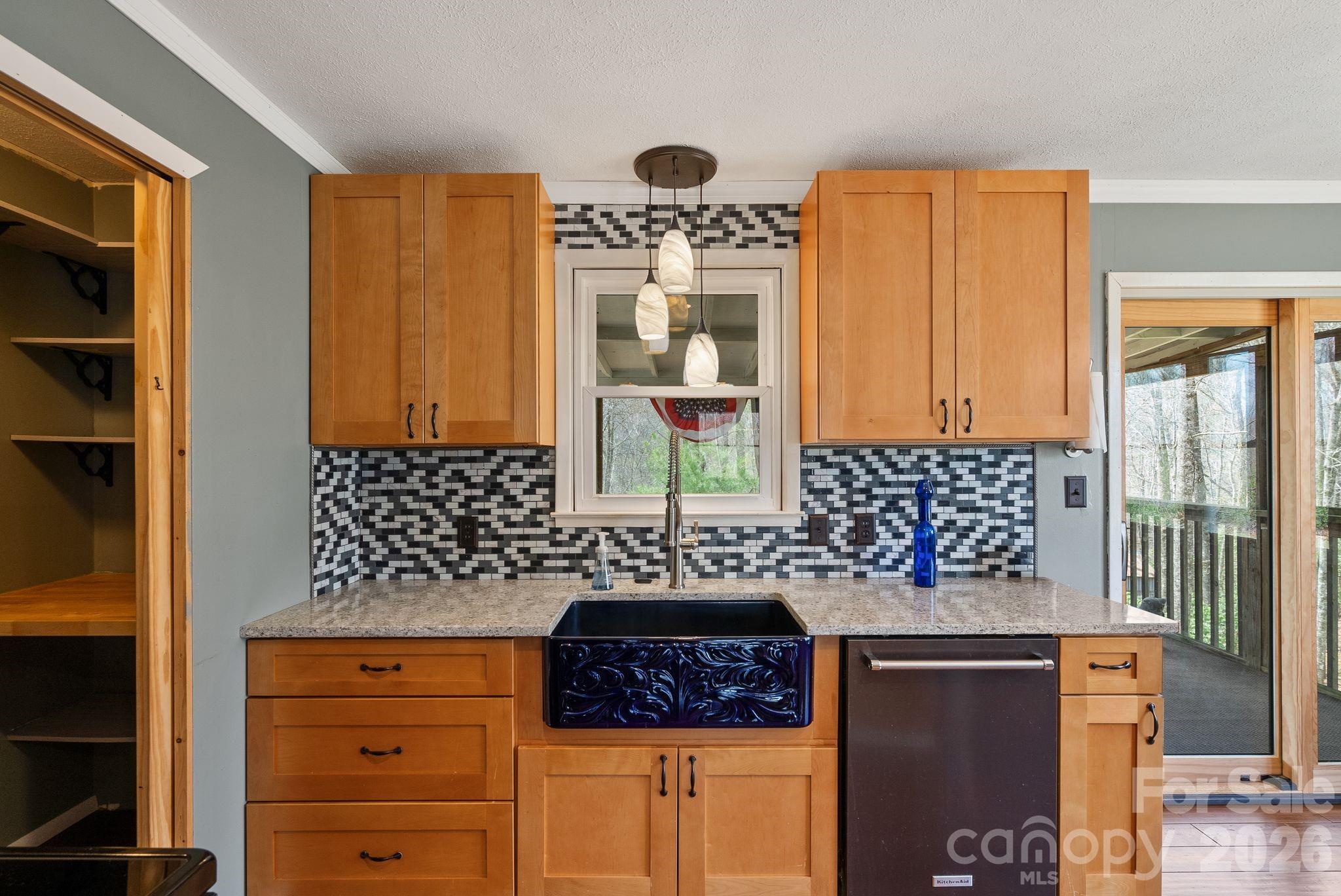 288 Willow Lane — Rosman