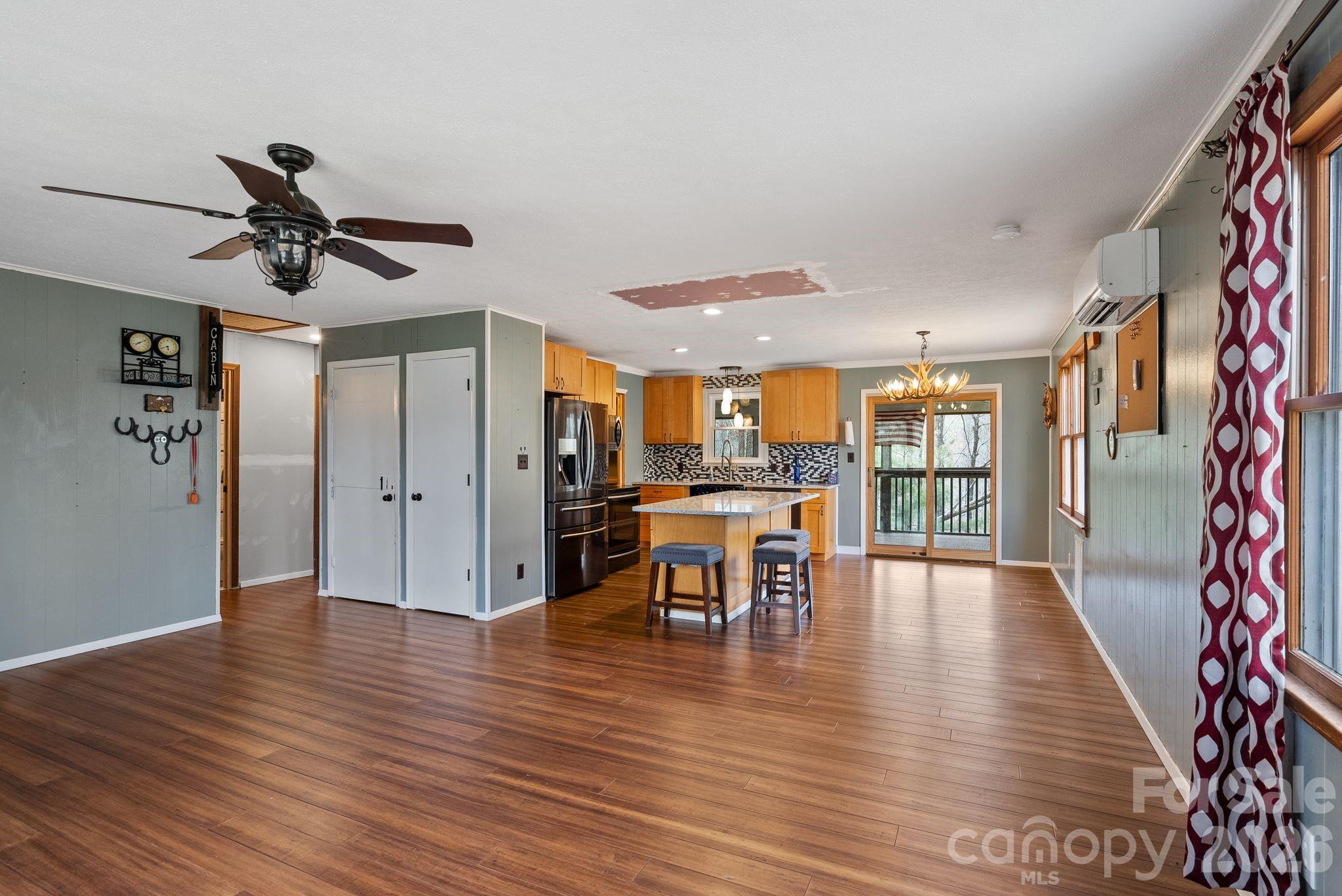 288 Willow Lane — Rosman